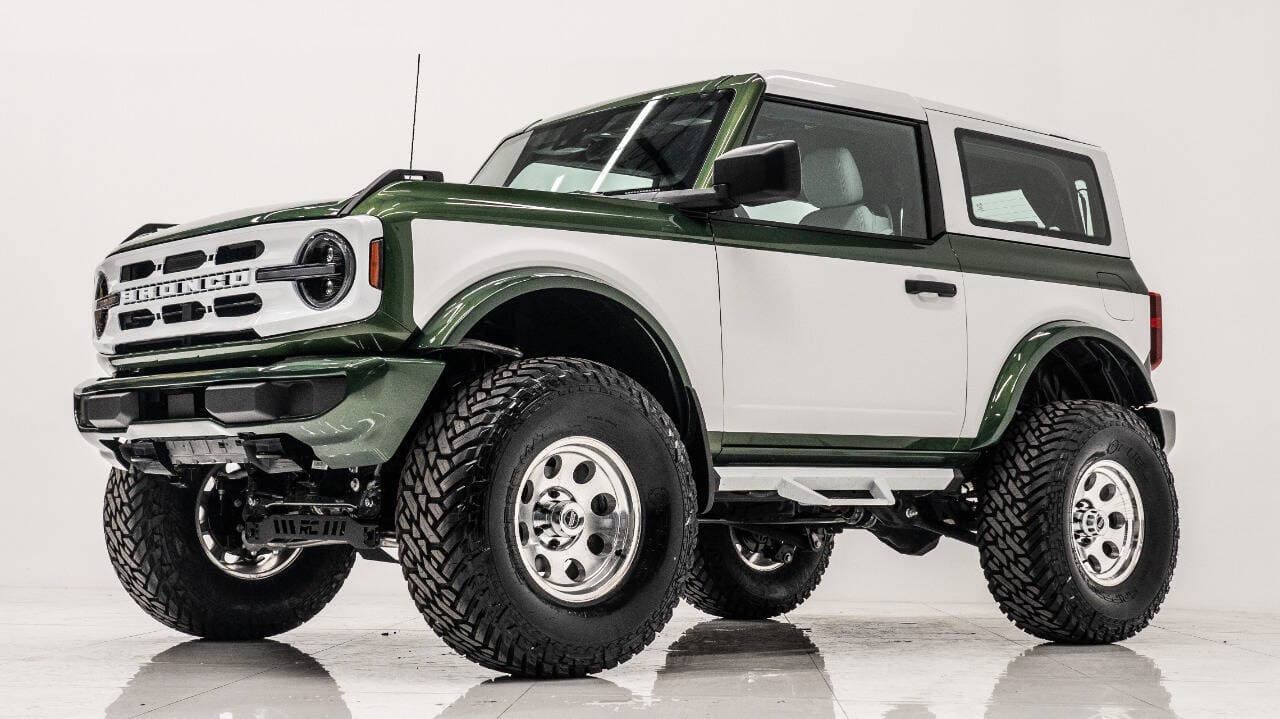 2023 FORD BRONCO in Green, photo 13 of 27