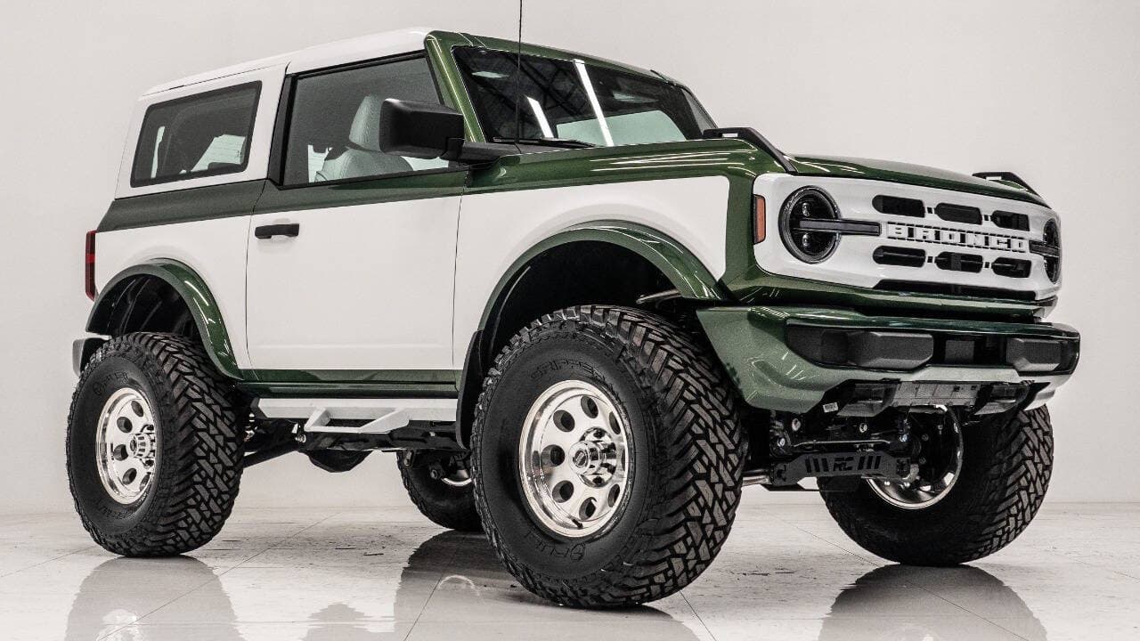 2023 FORD BRONCO in Green, photo 4 of 27