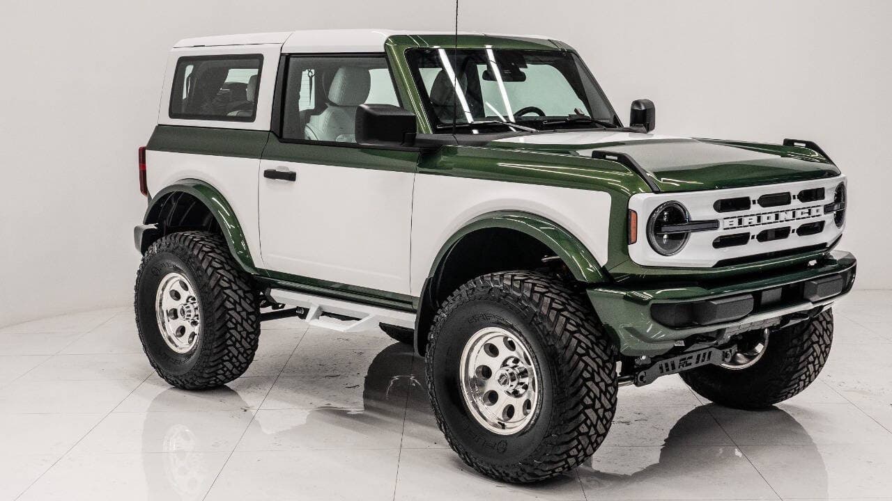 2023 FORD BRONCO in Green, photo 18 of 27