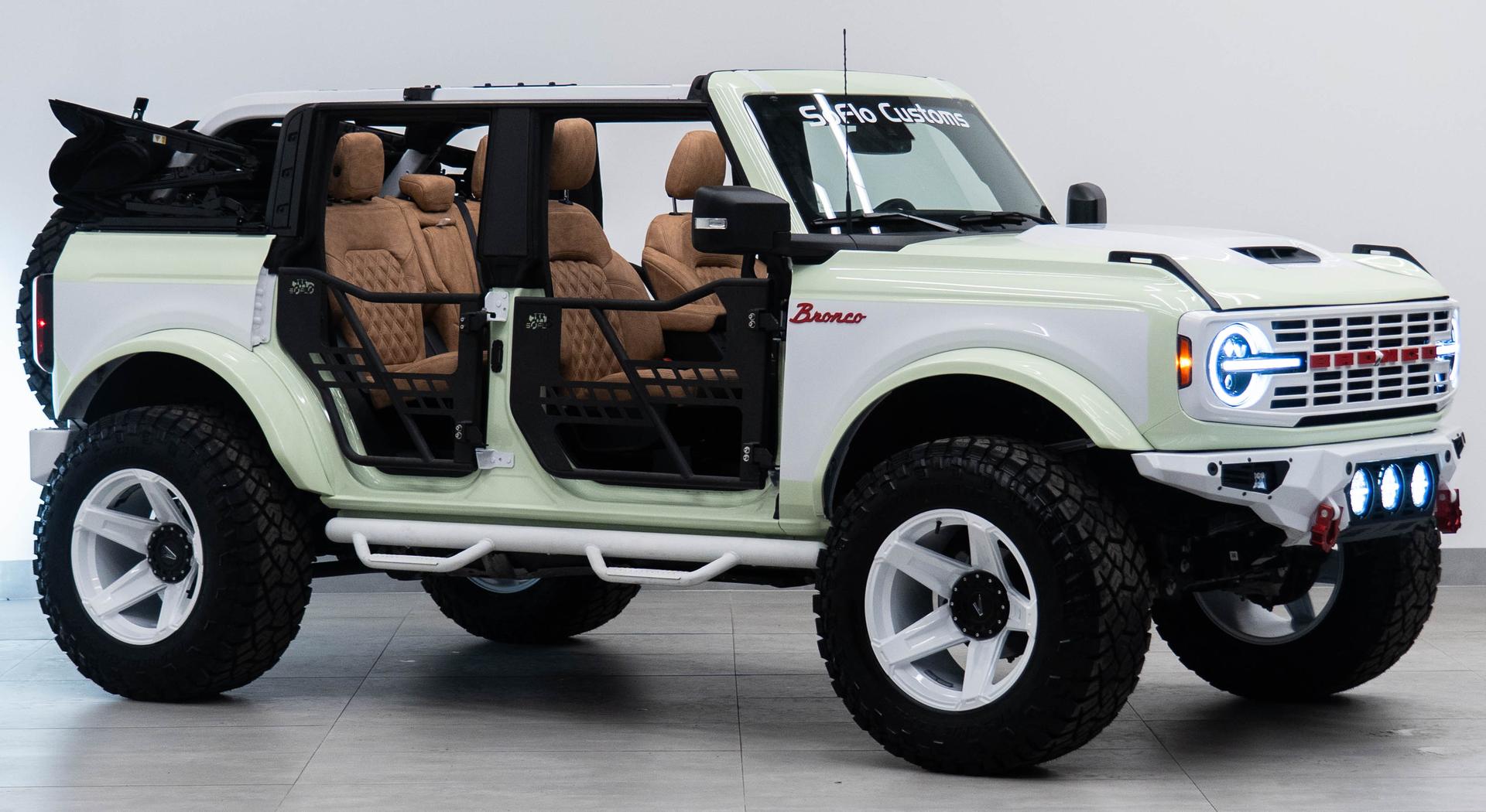 2025 FORD BRONCO in Green, photo 17 of 46