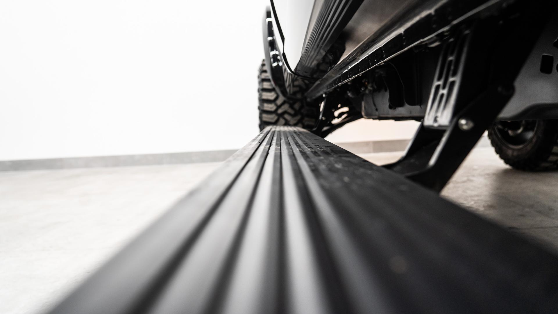 2025 FORD F-150 LARIAT in Black, photo 12 of 42