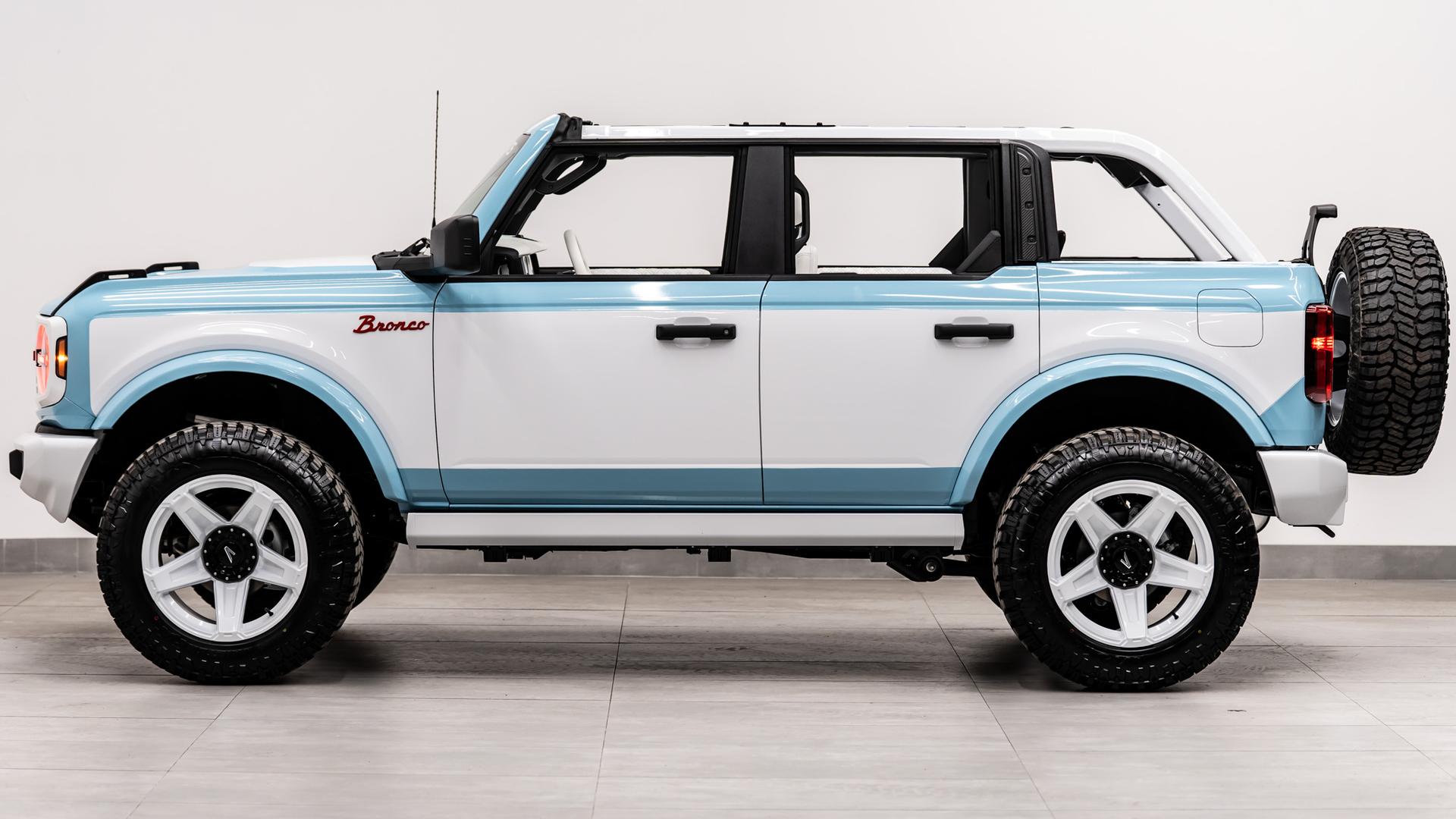 2026 FORD BRONCO in Blue, photo 16 of 54