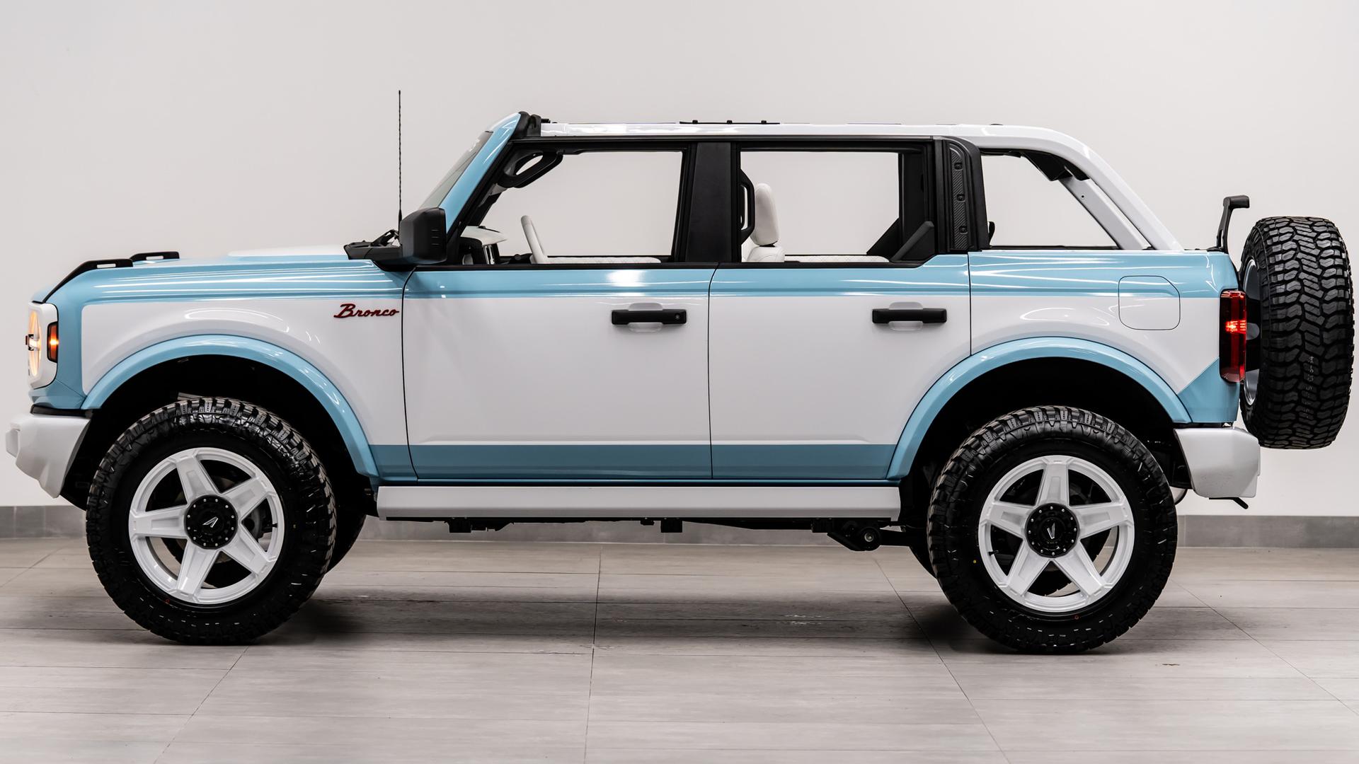 2026 FORD BRONCO 4X4 in Baby Blue, photo 16 of 52