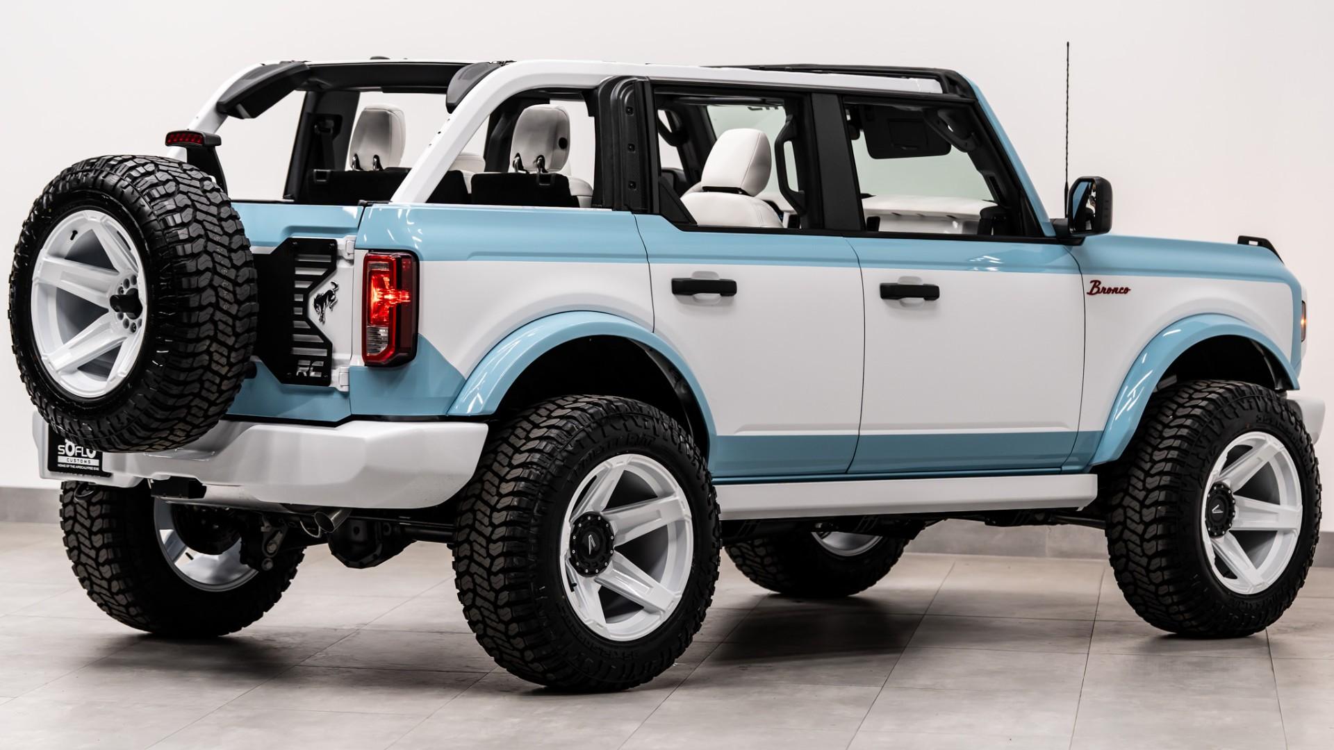 2026 FORD BRONCO 4X4 in Baby Blue, photo 14 of 52