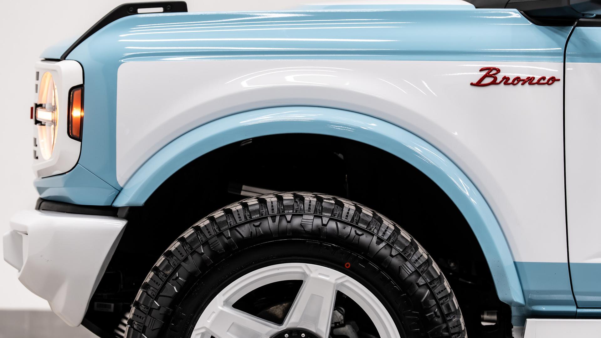 2026 FORD BRONCO 4X4 in Baby Blue, photo 43 of 52