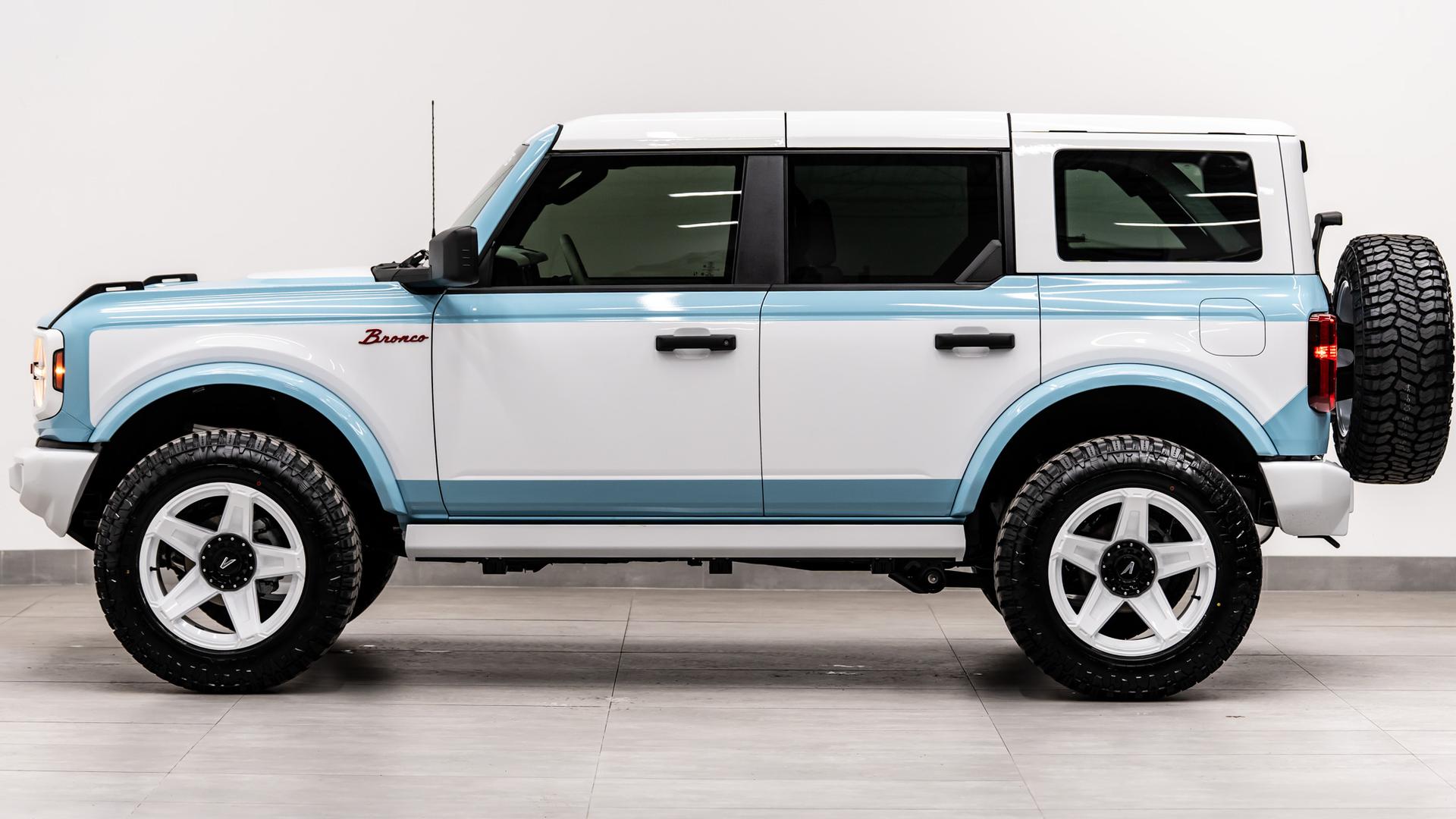 2026 FORD BRONCO 4X4 in Baby Blue, photo 12 of 52