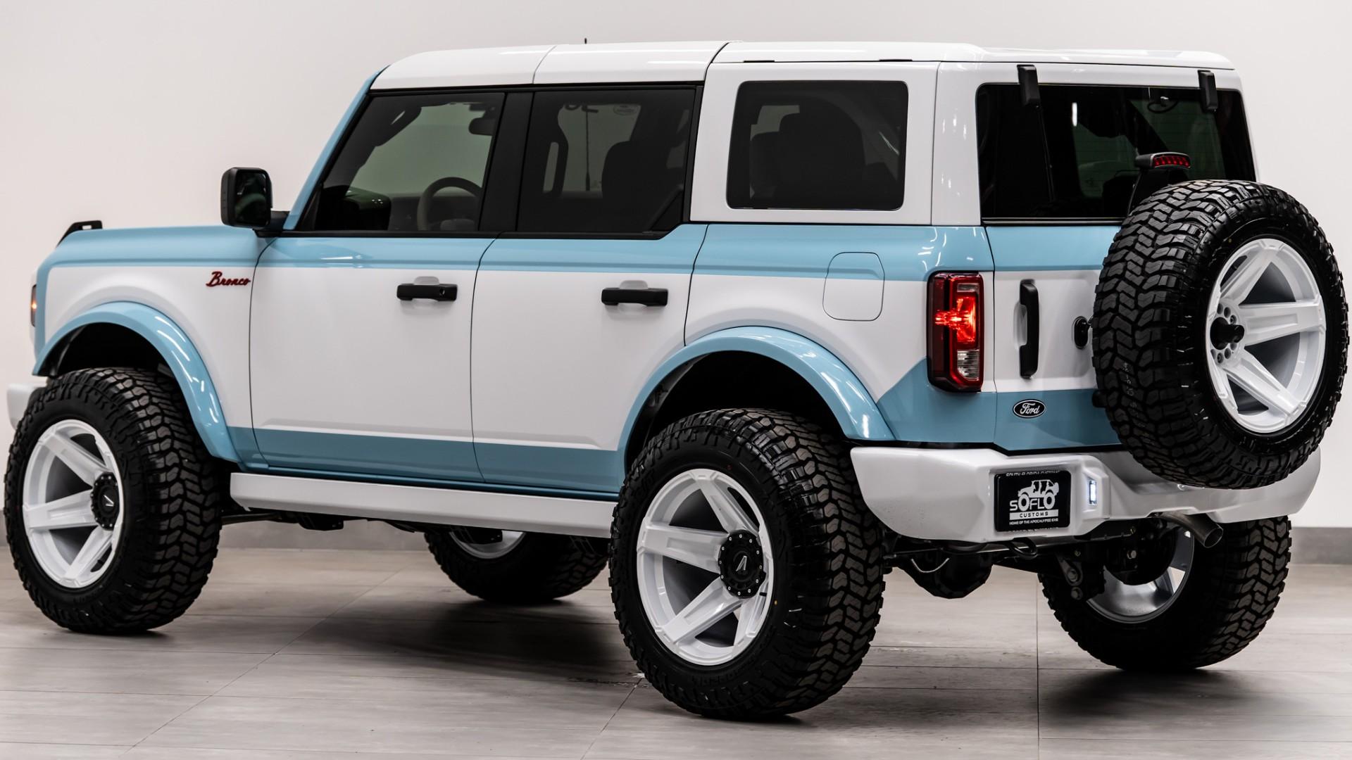 2026 FORD BRONCO 4X4 in Baby Blue, photo 11 of 52