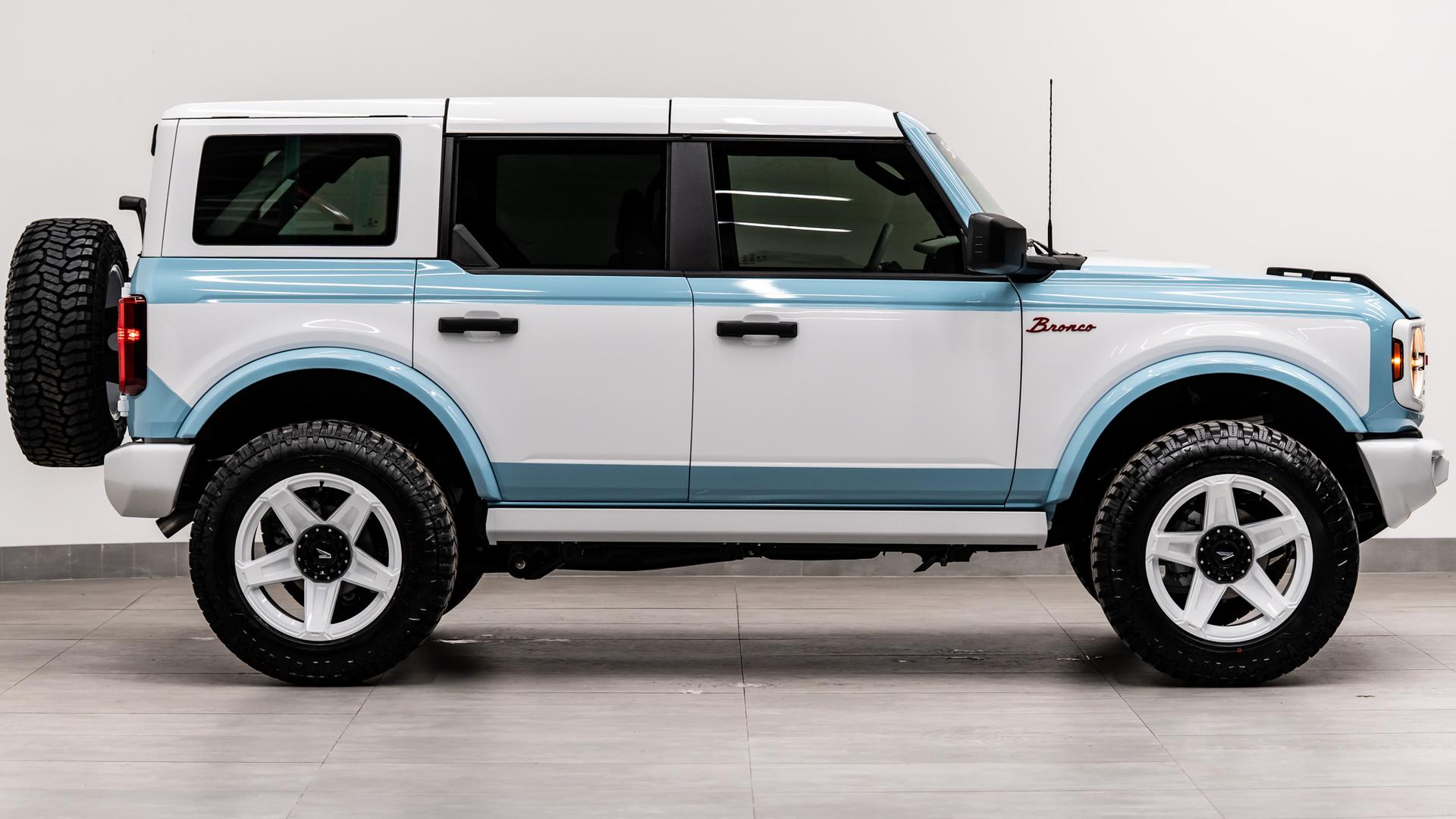 2026 FORD BRONCO 4X4 in Baby Blue, photo 8 of 52