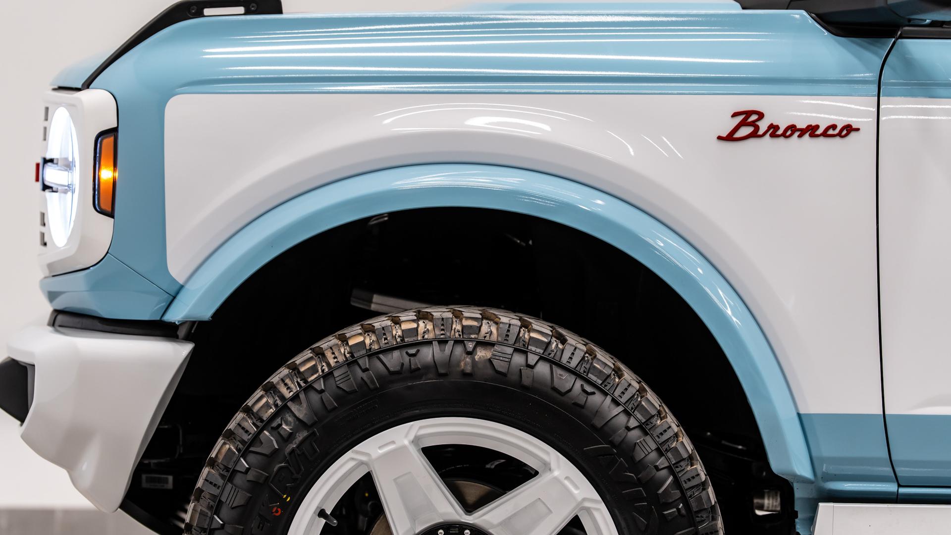 2026 FORD BRONCO in Baby Blue, photo 30 of 33