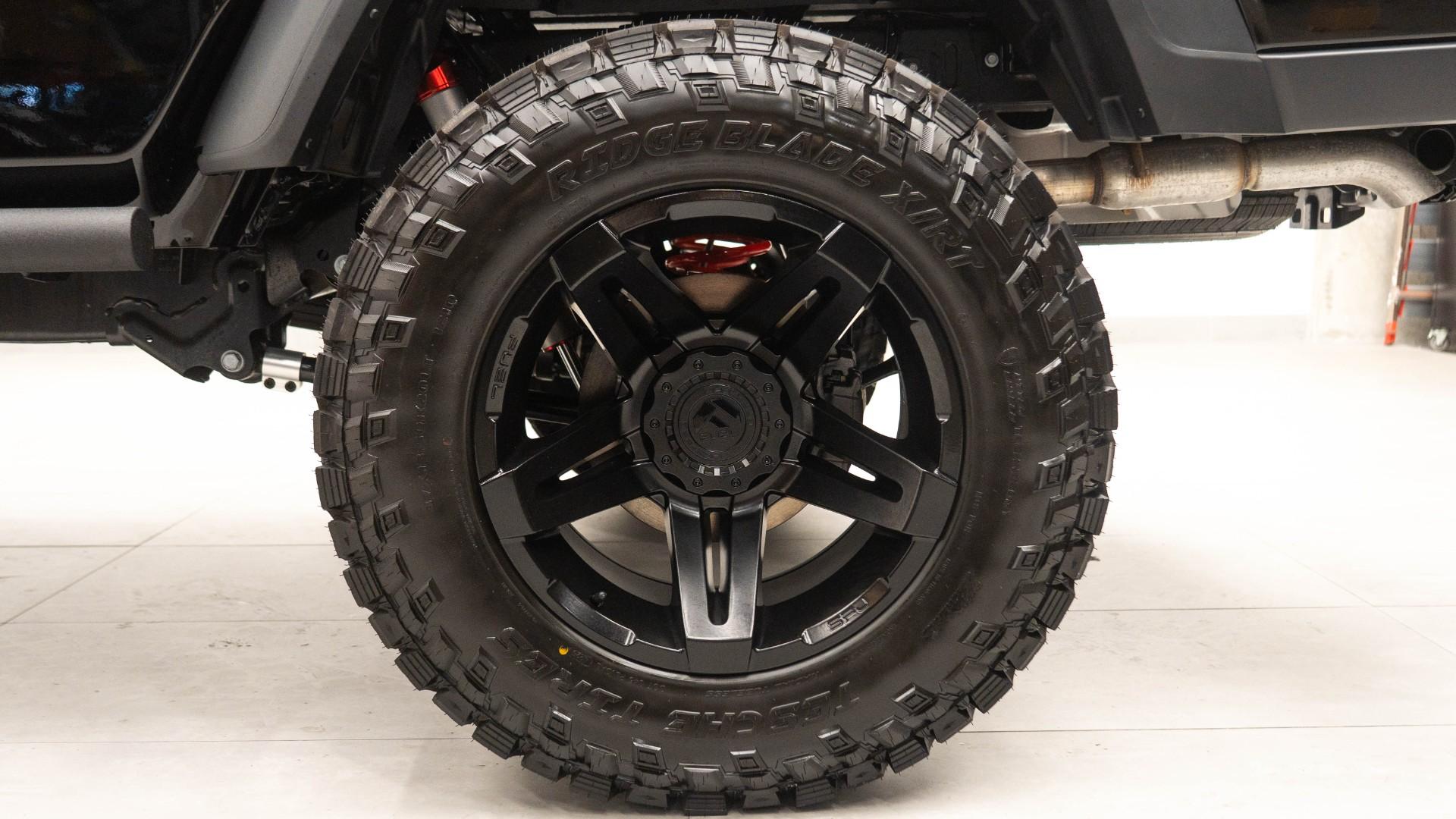 2026 JEEP GLADIATOR in Black, photo 25 of 54