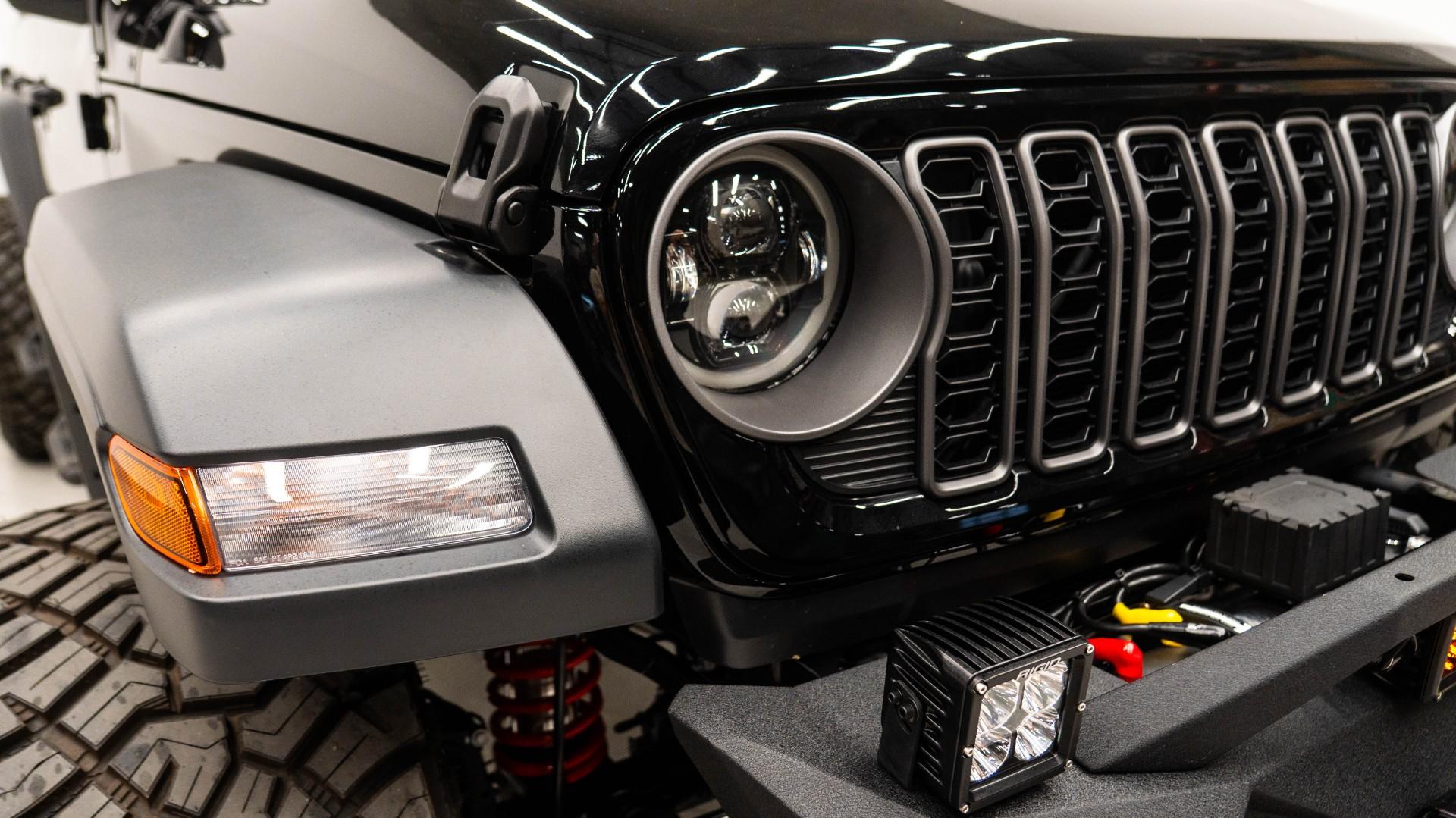 2026 JEEP GLADIATOR in Black, photo 31 of 54