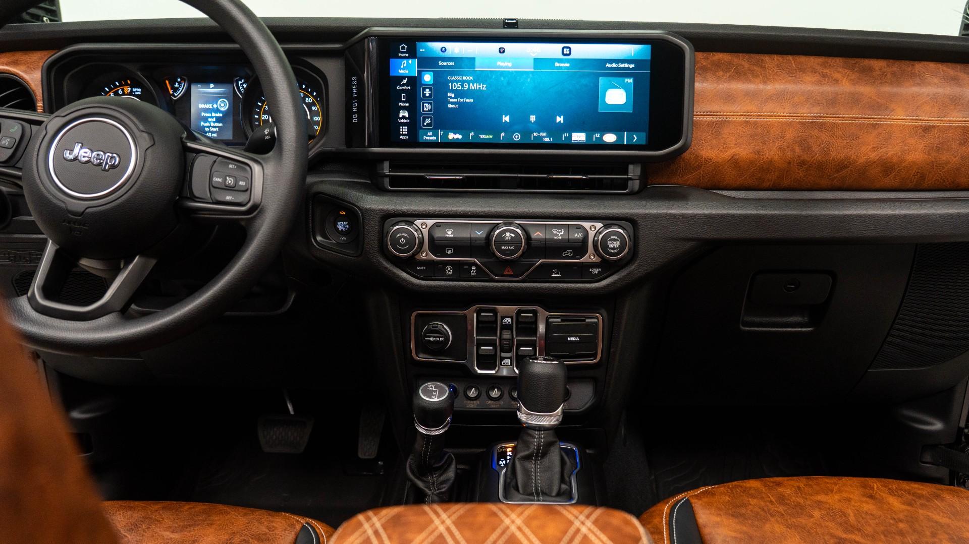 2026 JEEP GLADIATOR in Black, photo 38 of 54