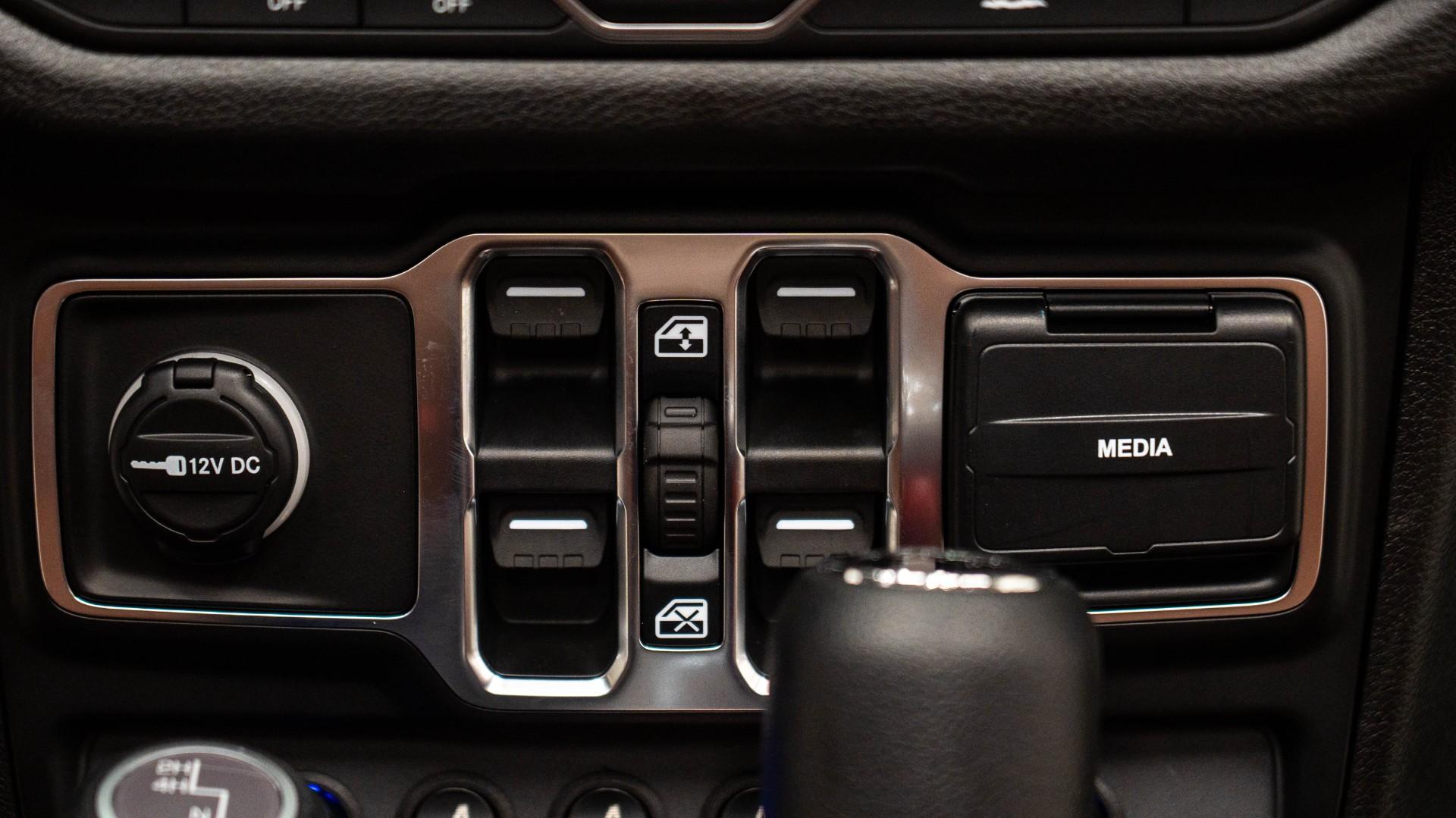 2026 JEEP GLADIATOR in Black, photo 39 of 54