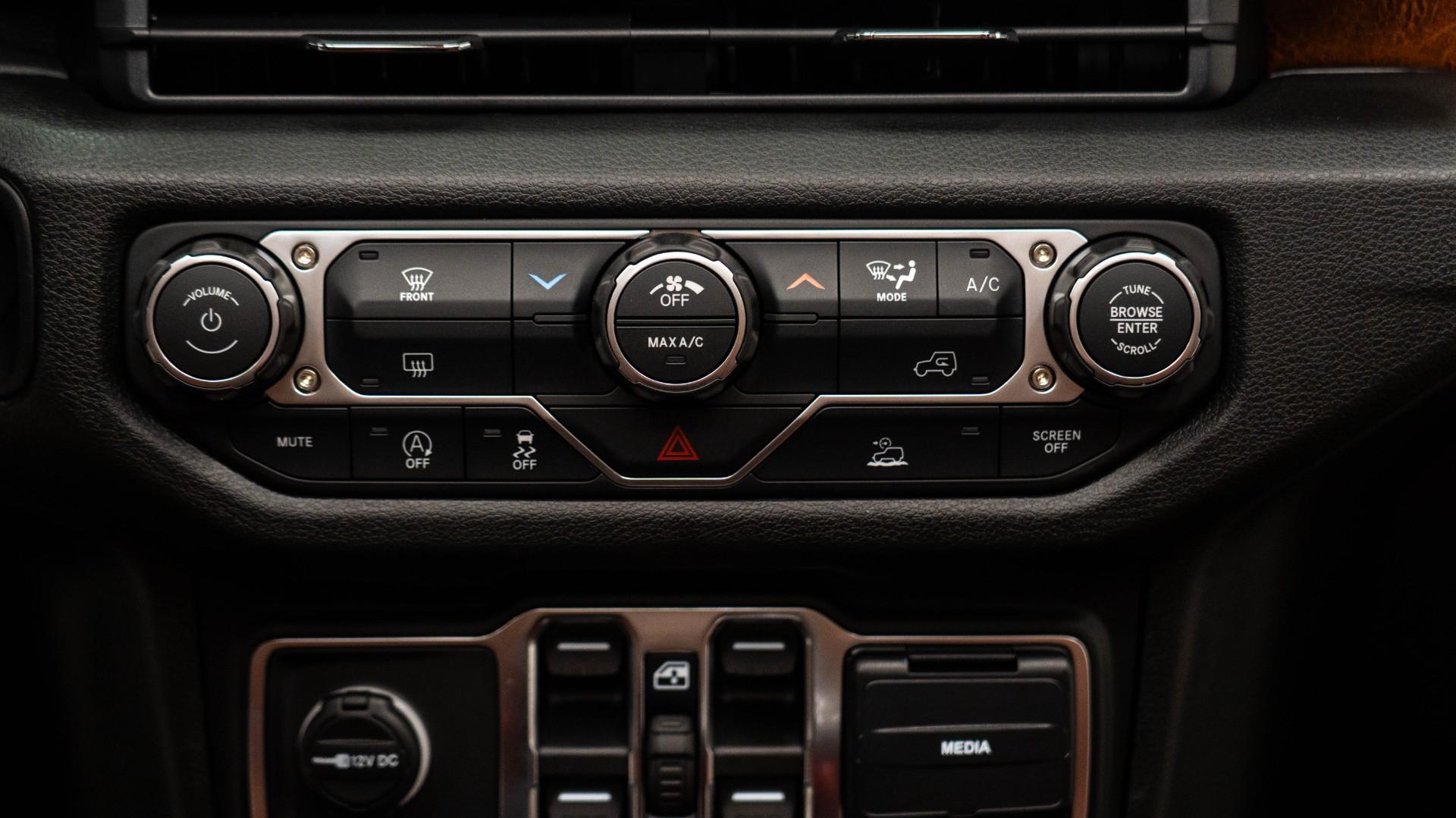 2026 JEEP GLADIATOR in Black, photo 40 of 54