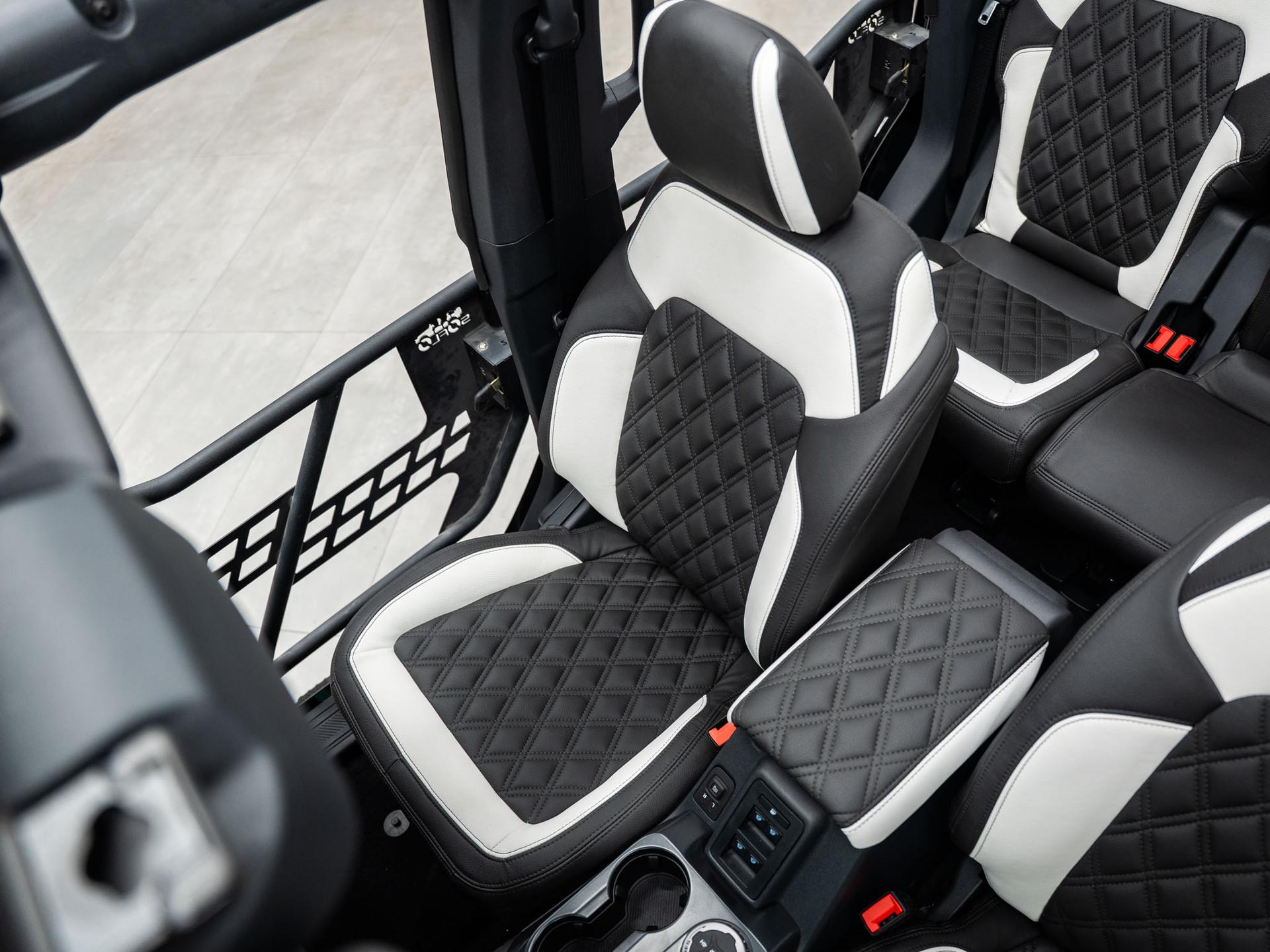 2026 FORD BRONCO 4X4 in Black, photo 39 of 60