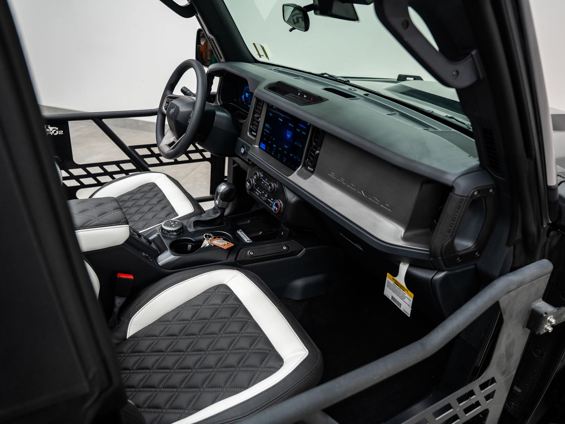 2026 FORD BRONCO 4X4 in Black, photo 37 of 60