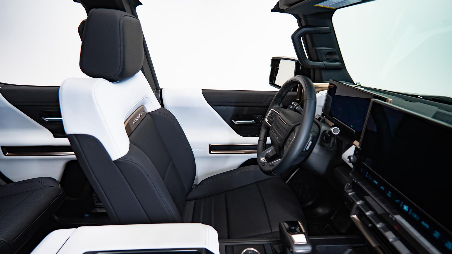2024 GMC HUMMER EV 3X in Black, photo 16 of 57
