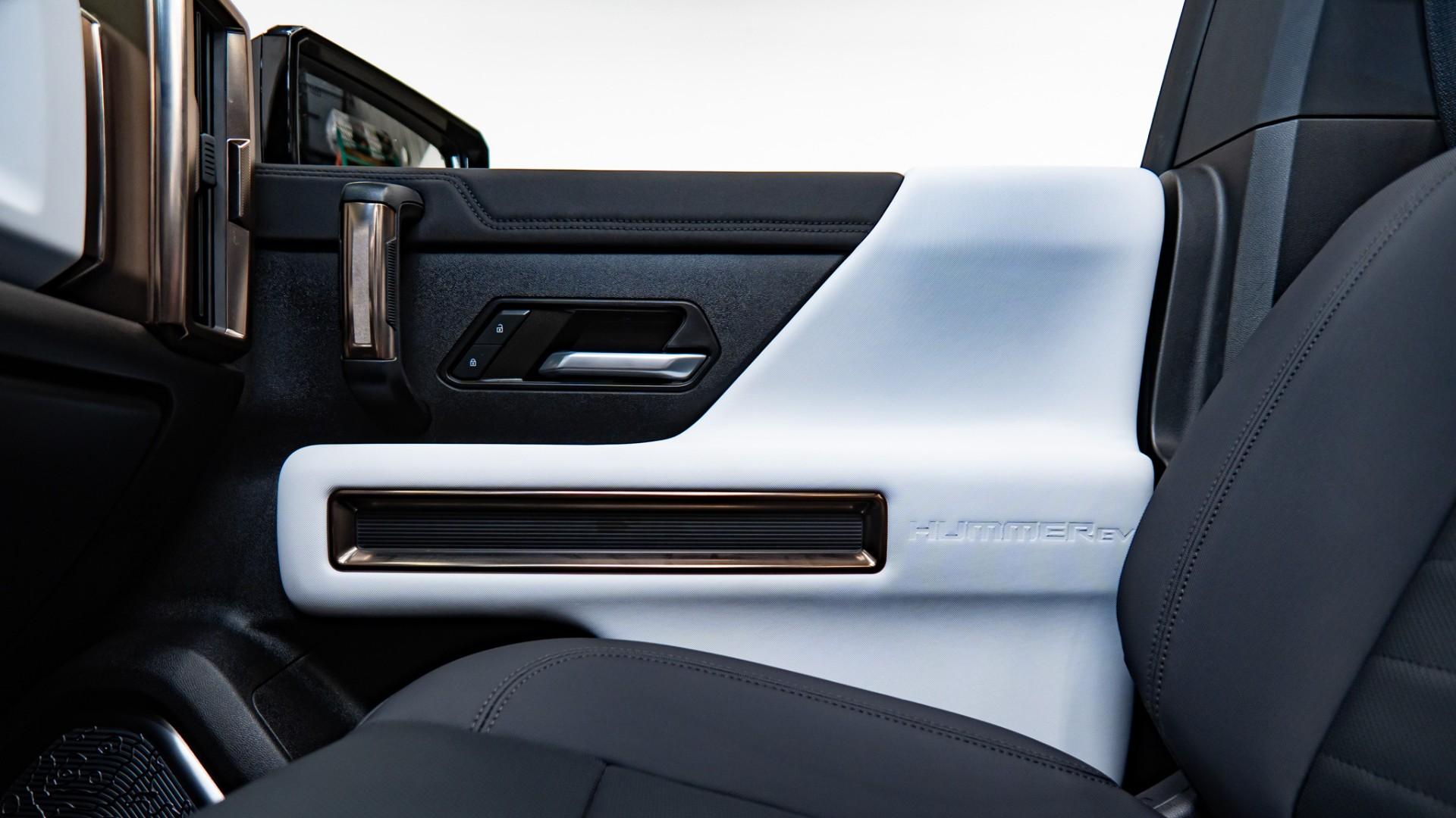2024 GMC HUMMER EV 3X in Black, photo 19 of 57