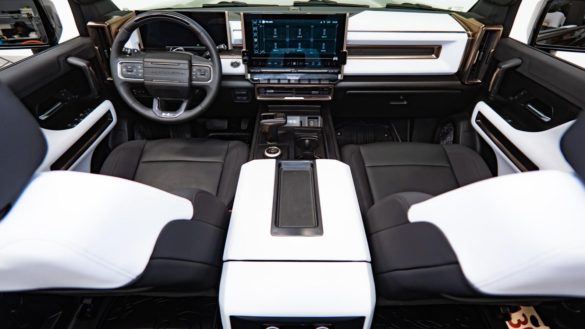 2024 GMC HUMMER EV 3X in Black, photo 2 of 57