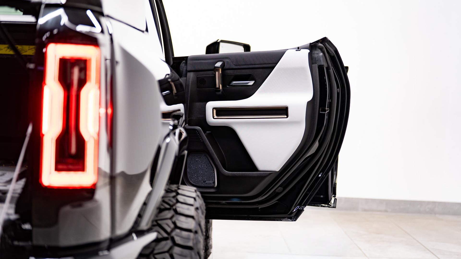 2024 GMC HUMMER EV 3X in Black, photo 32 of 57