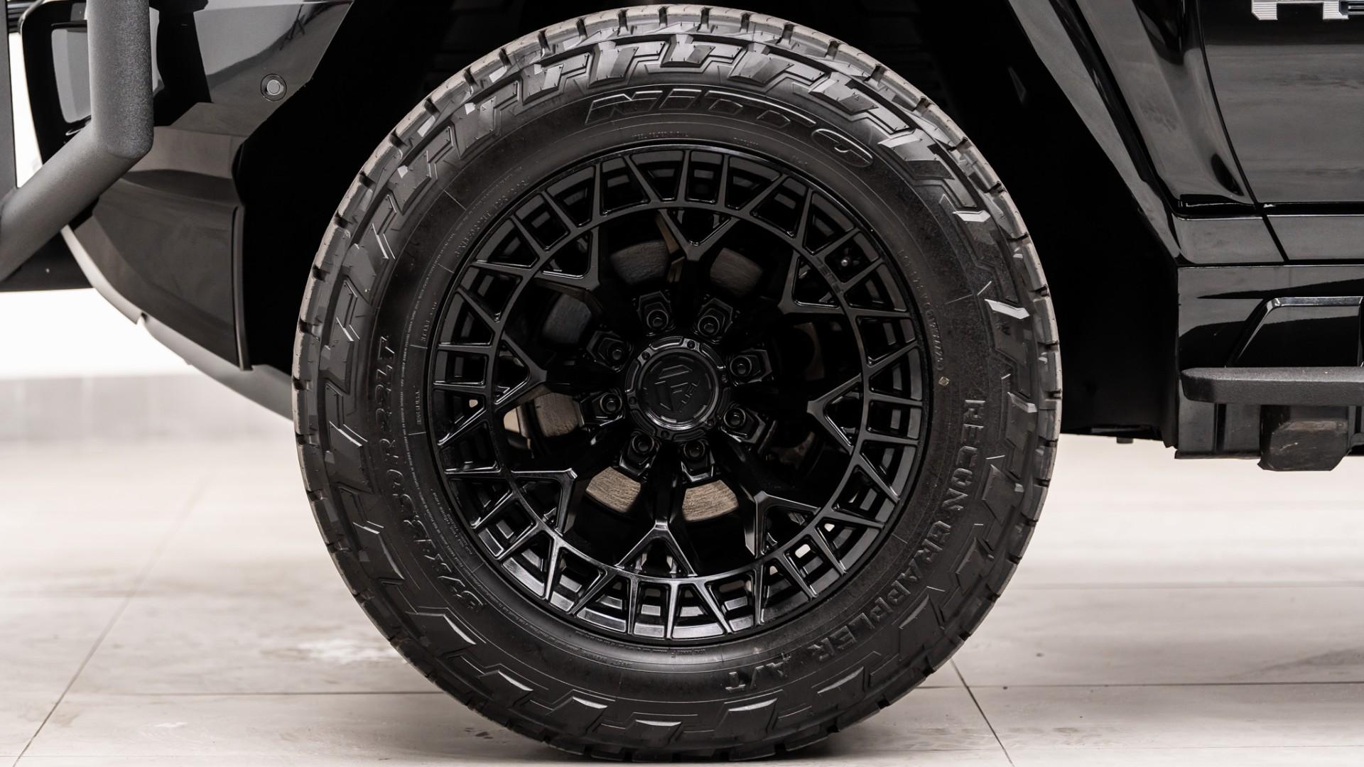 2024 GMC HUMMER EV 3X in Black, photo 43 of 57