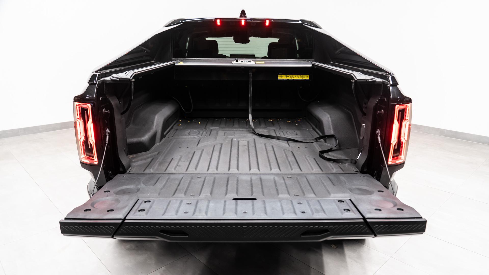 2024 GMC HUMMER EV 3X in Black, photo 47 of 57