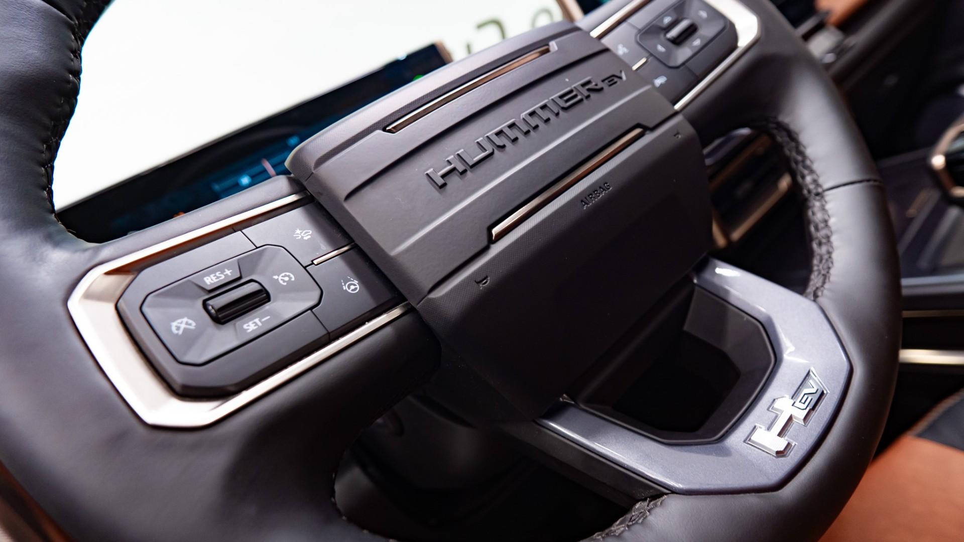 2025 GMC HUMMER EV 3X in Black, photo 31 of 60