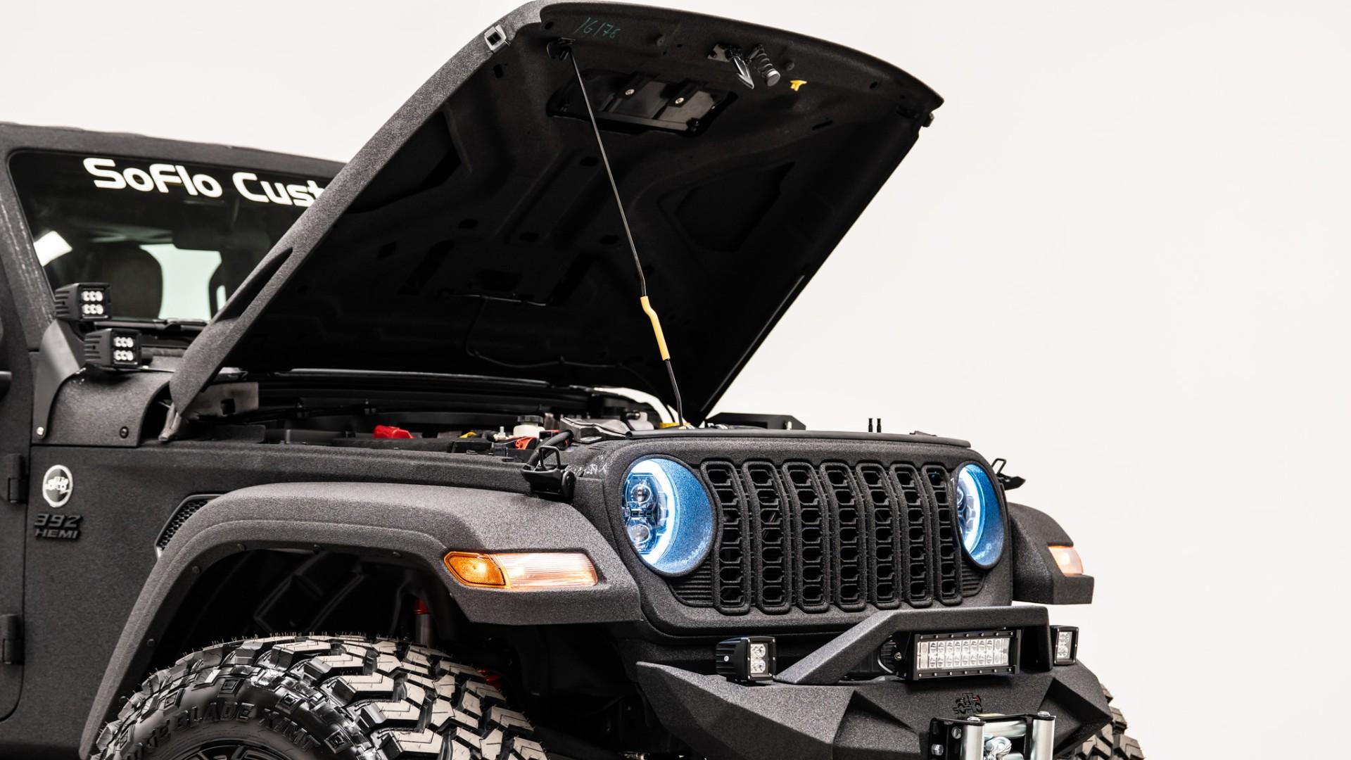 2026 JEEP GLADIATOR in Black, photo 33 of 52