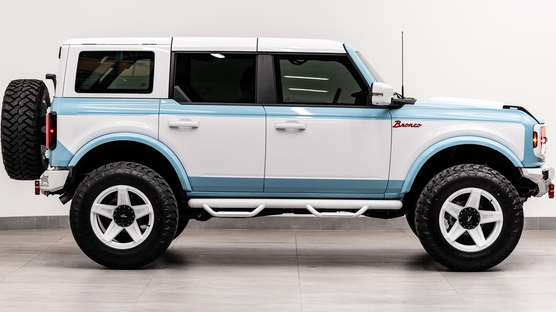 2025 FORD BRONCO in Blue, photo 7 of 60