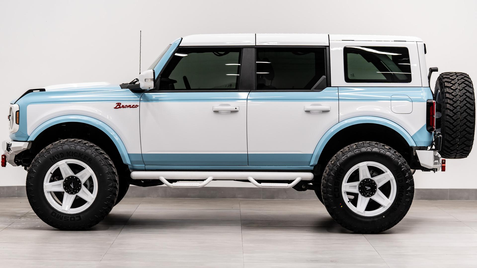 2025 FORD BRONCO in Blue, photo 11 of 60