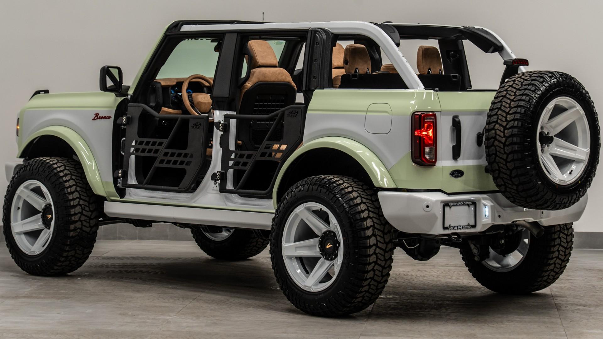 2024 FORD BRONCO in Green, photo 26 of 48