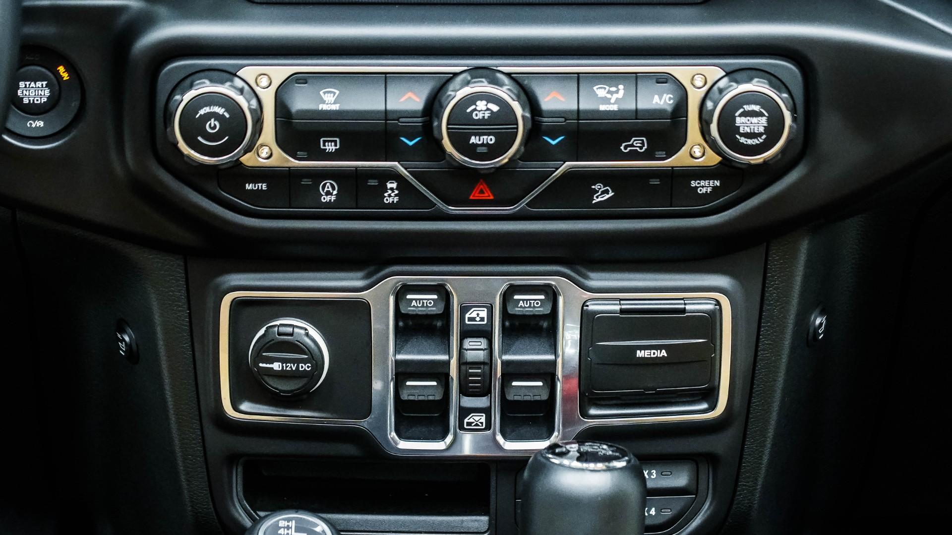 2018 JEEP WRANGLER in Black, photo 40 of 53