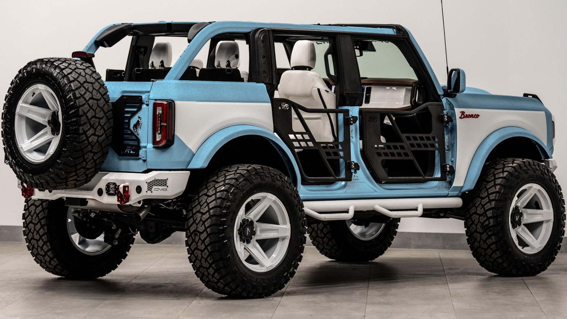 2025 FORD BRONCO in Blue, photo 27 of 38