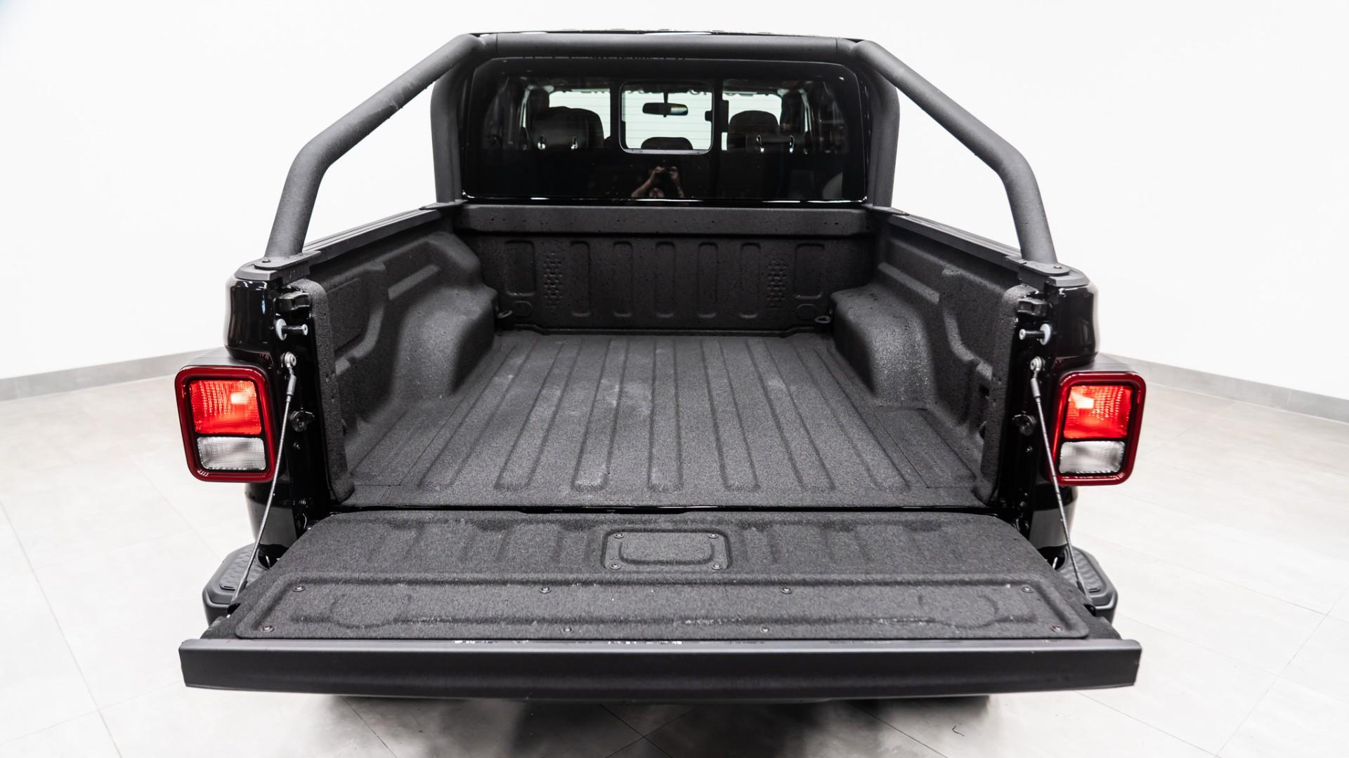 2026 JEEP GLADIATOR 4X4 in Black, photo 46 of 56