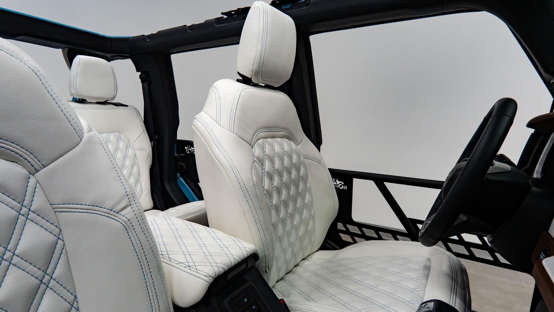 2025 FORD BRONCO in Blue, photo 3 of 40