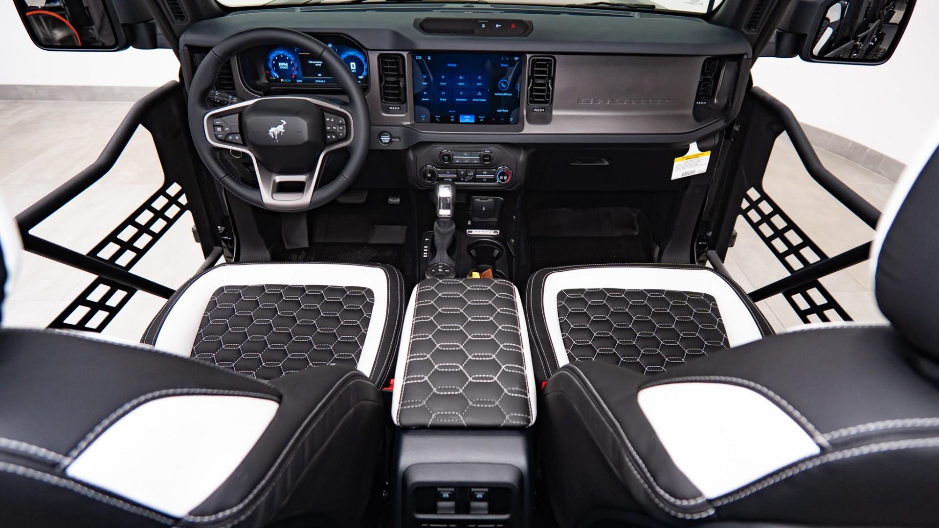2026 FORD BRONCO 4X4 in Black, photo 2 of 46