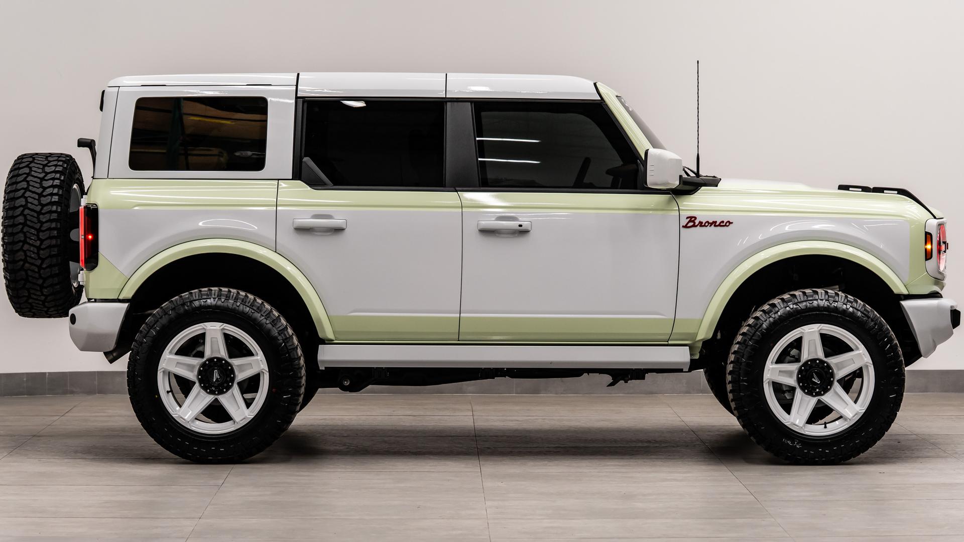 2026 FORD BRONCO in Green, photo 6 of 53