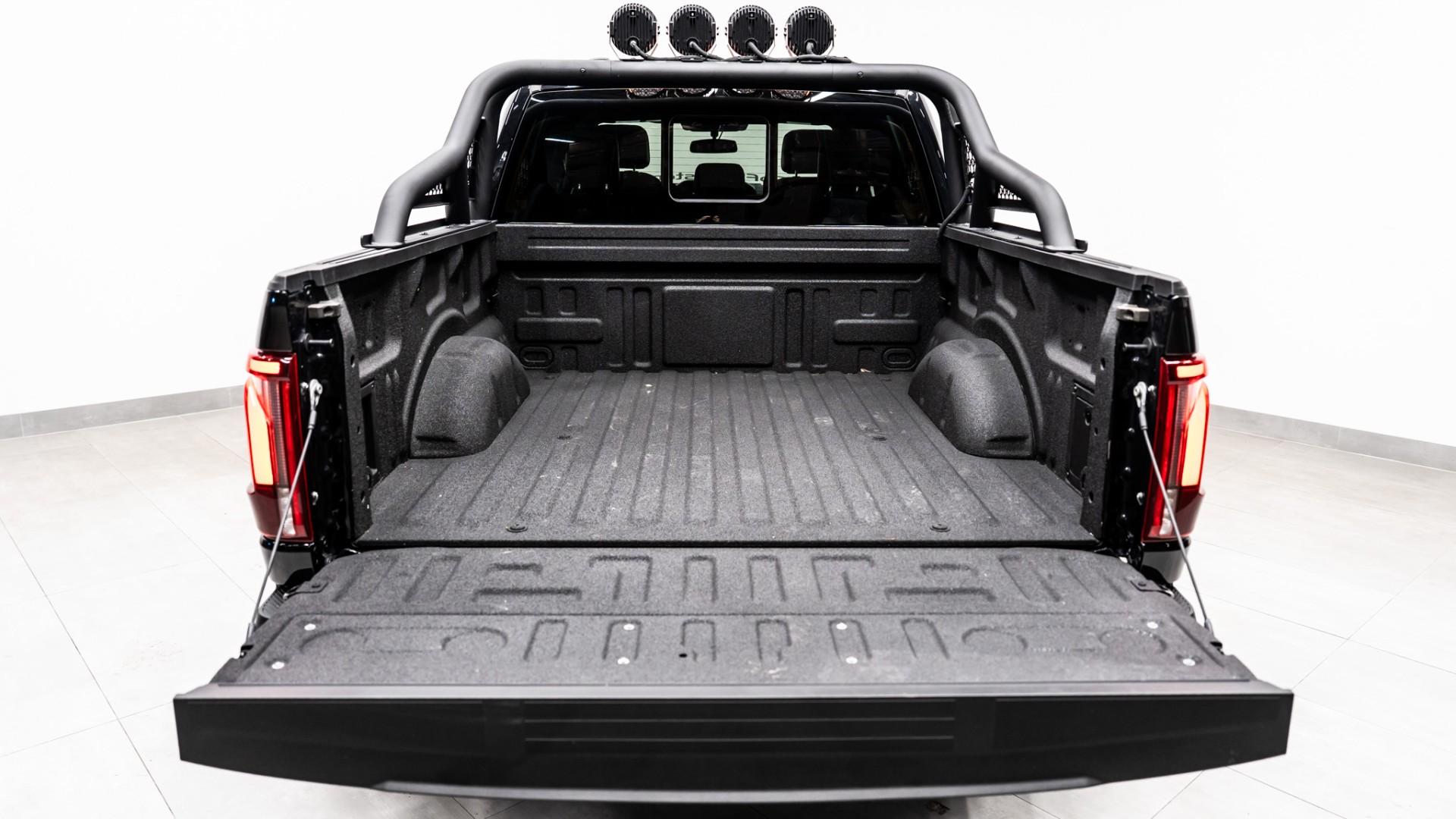 2025 FORD F-150 4X4 LARIAT in Black, photo 16 of 58