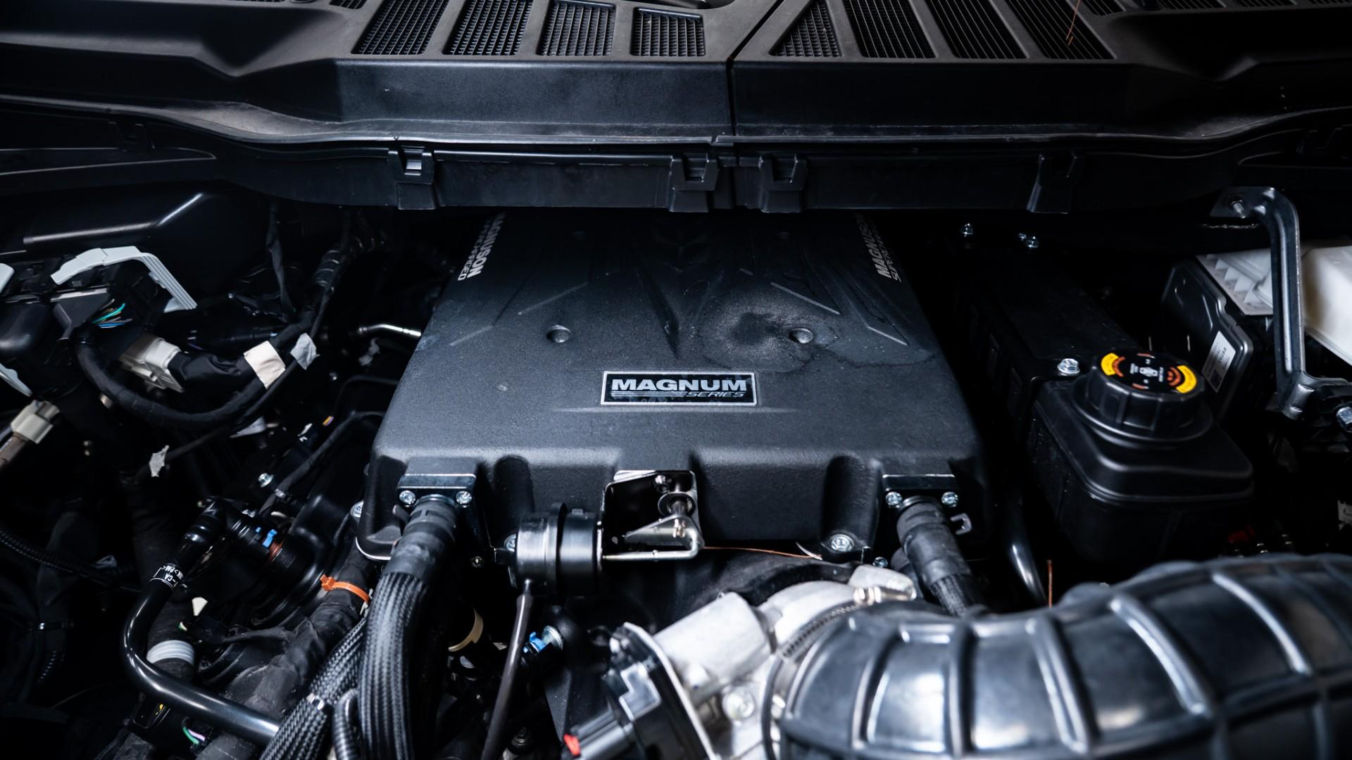 2025 FORD F-150 4X4 LARIAT in Black, photo 4 of 5