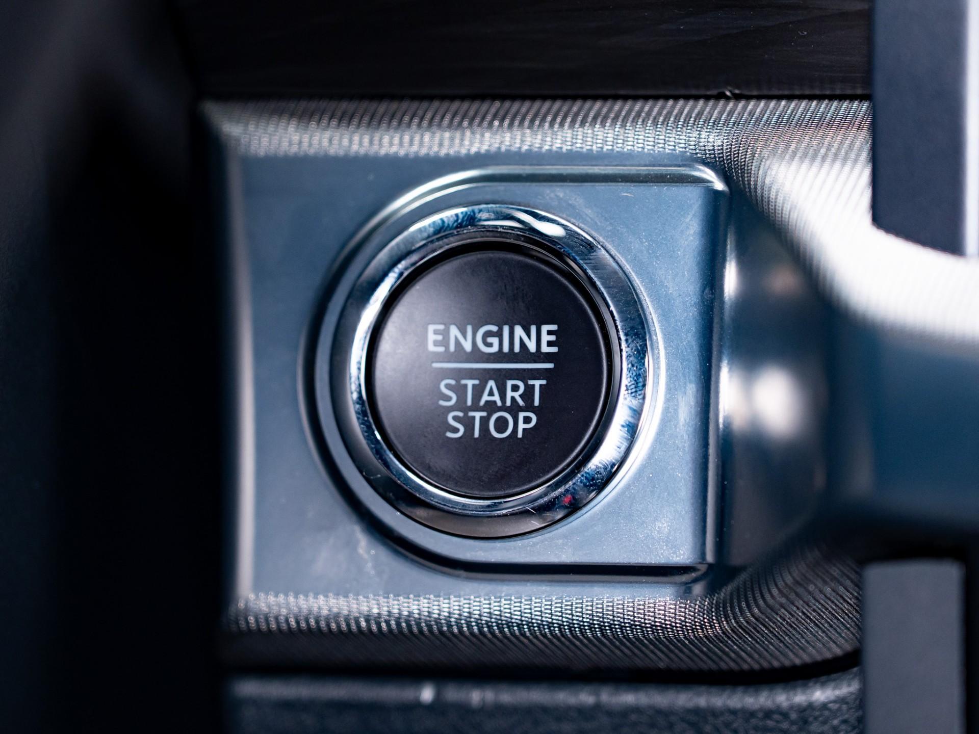 2025 FORD F-150 4X4 LARIAT in White, photo 43 of 53