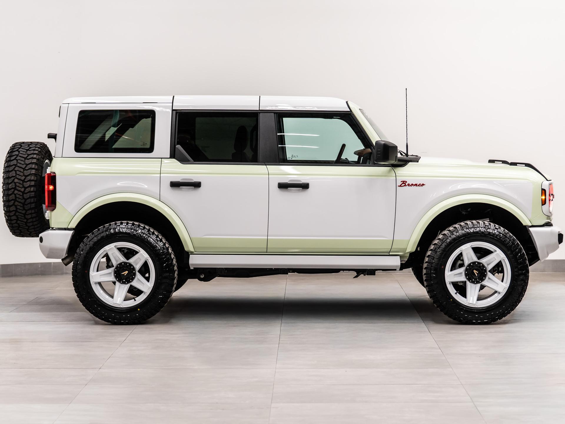 2025 FORD BRONCO 4X4 in Green, photo 7 of 60