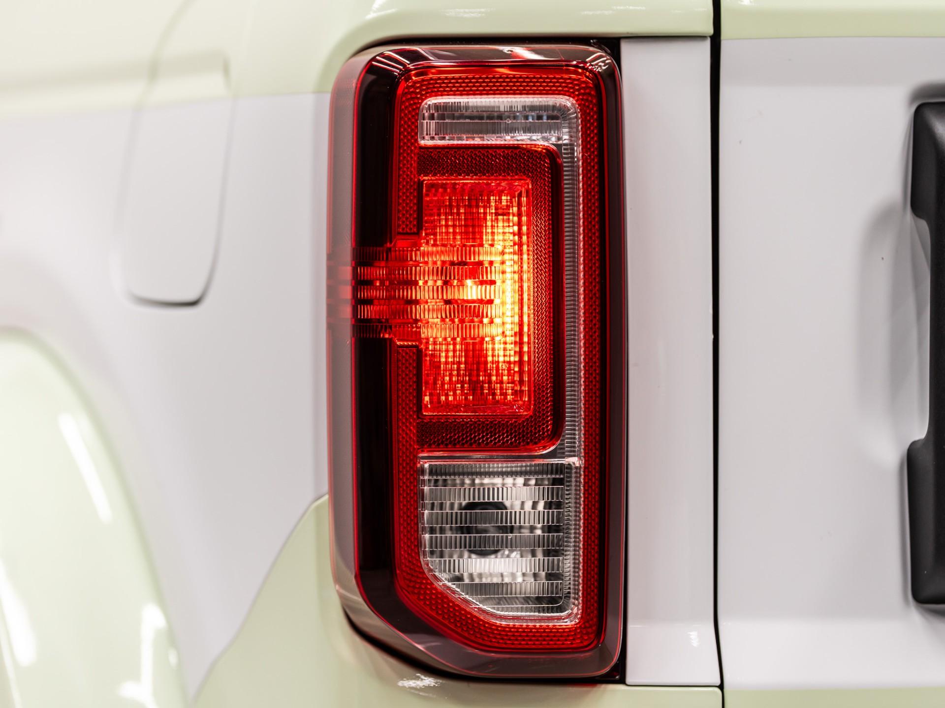 2025 FORD BRONCO 4X4 in Green, photo 56 of 60