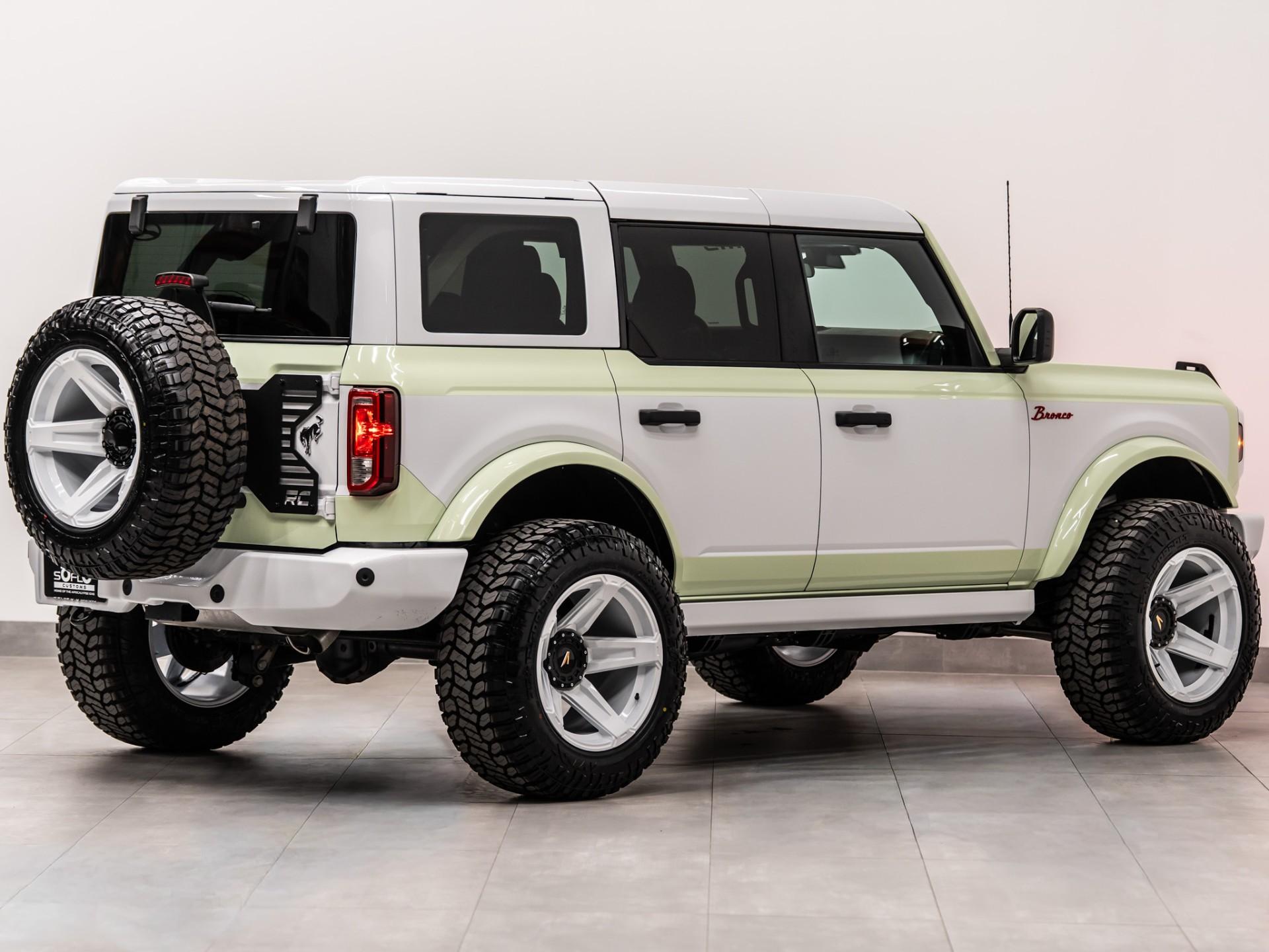 2025 FORD BRONCO 4X4 in Green, photo 8 of 60