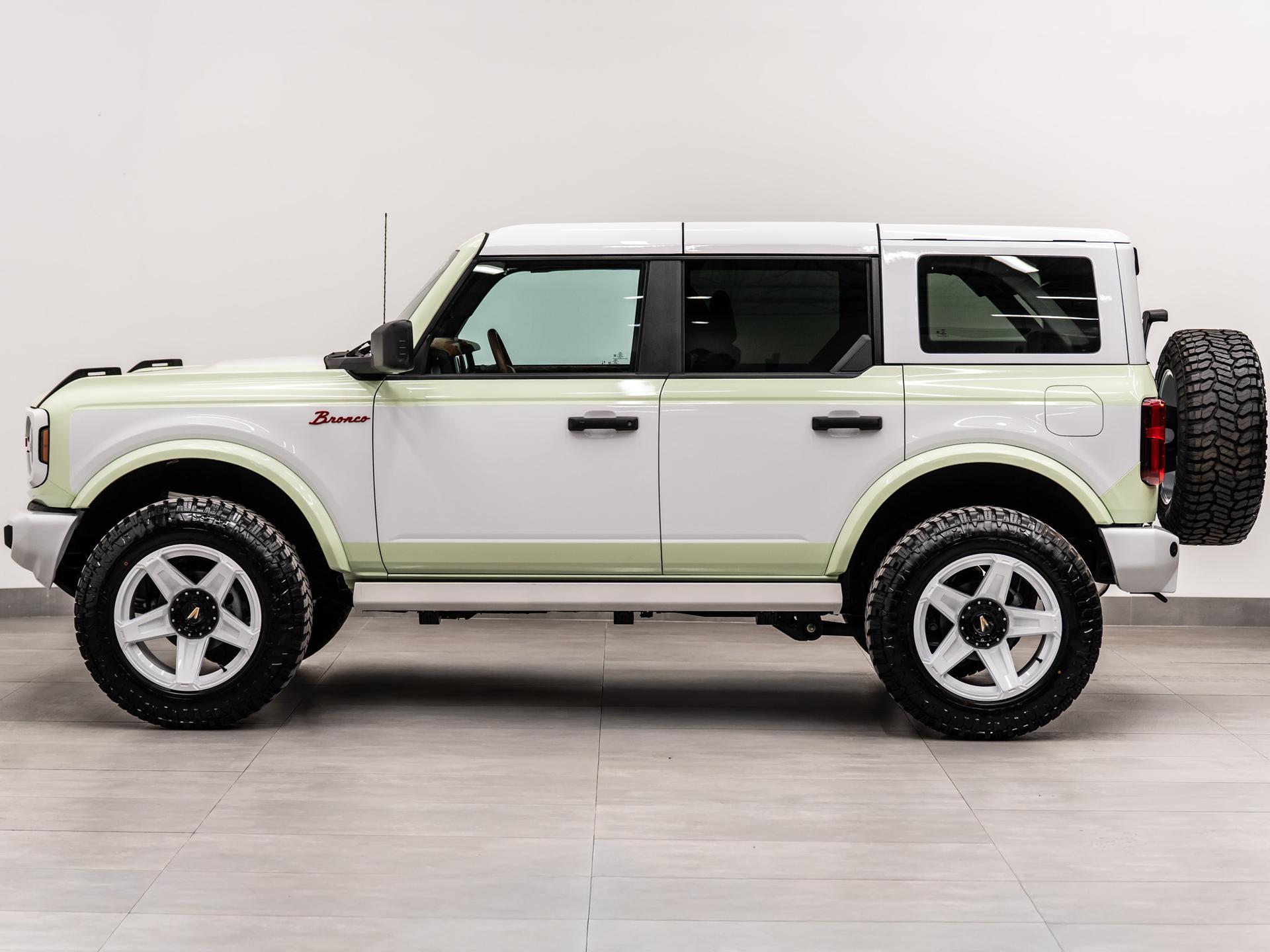 2025 FORD BRONCO 4X4 in Green, photo 11 of 60