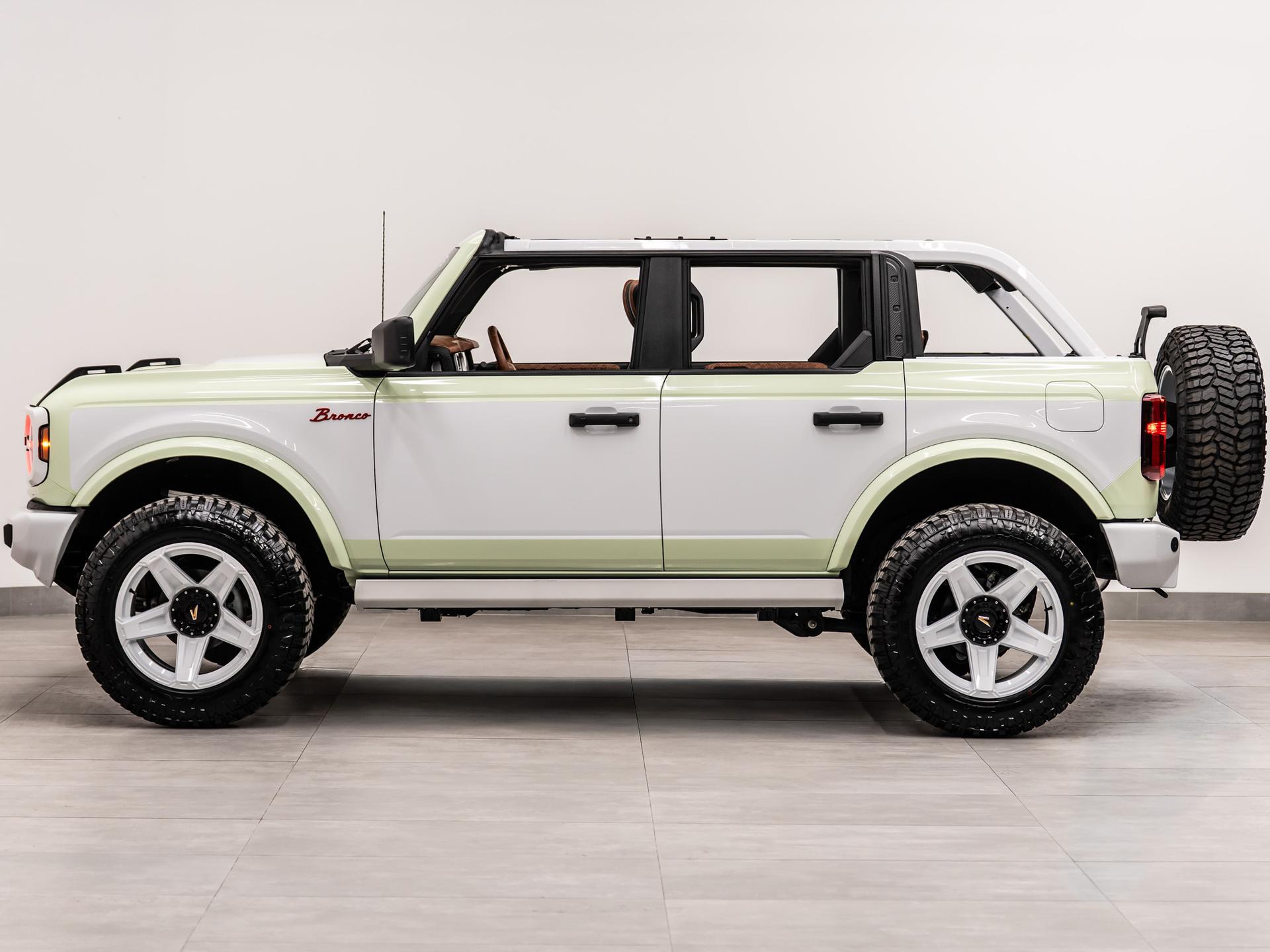 2025 FORD BRONCO 4X4 in Green, photo 15 of 60