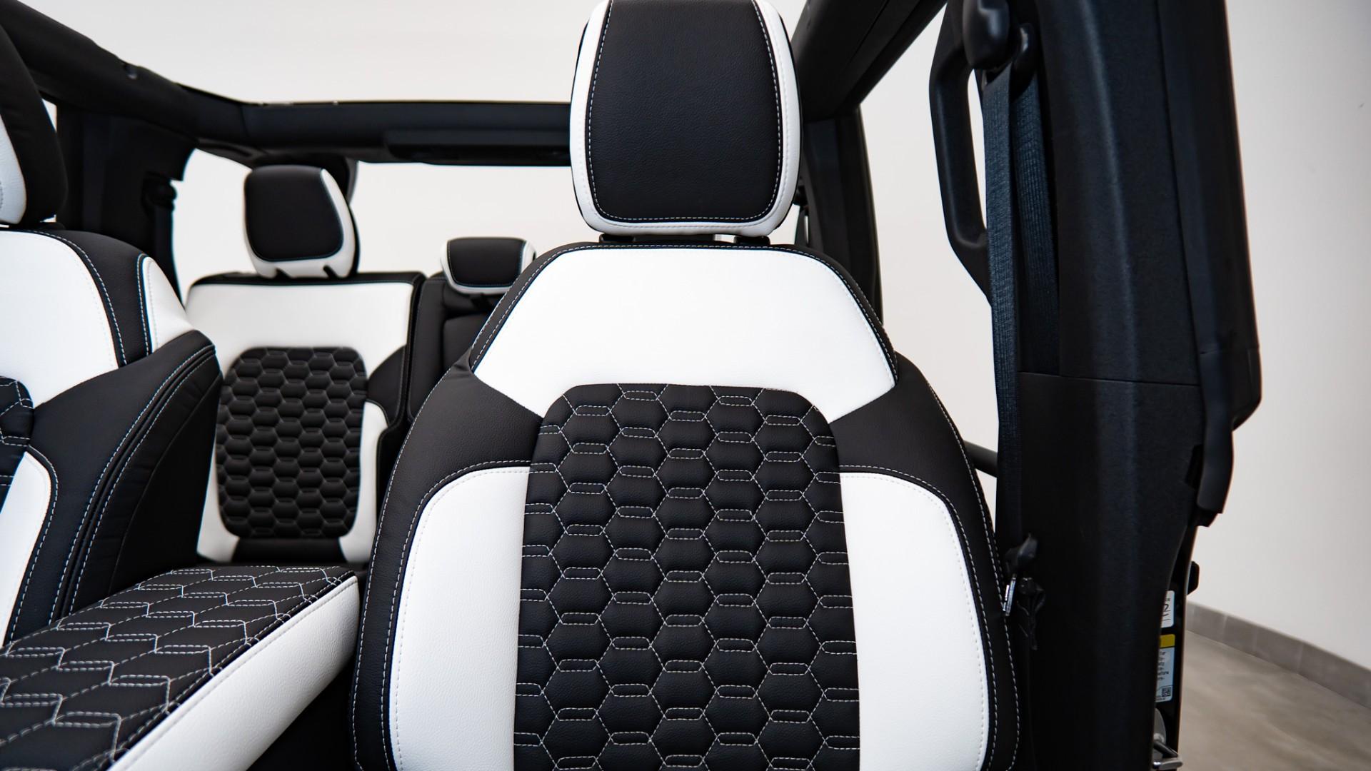 2025 FORD BRONCO in Black, photo 23 of 44