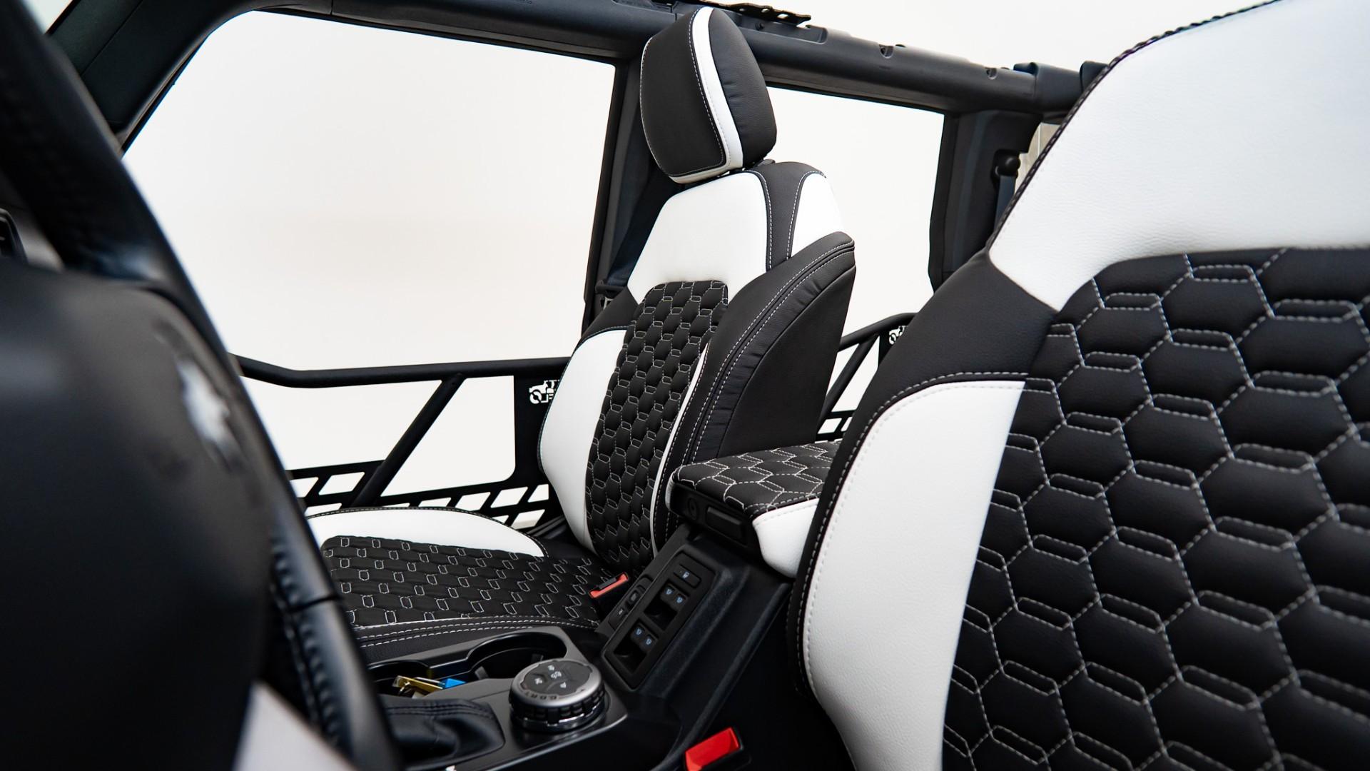 2025 FORD BRONCO in Black, photo 27 of 44