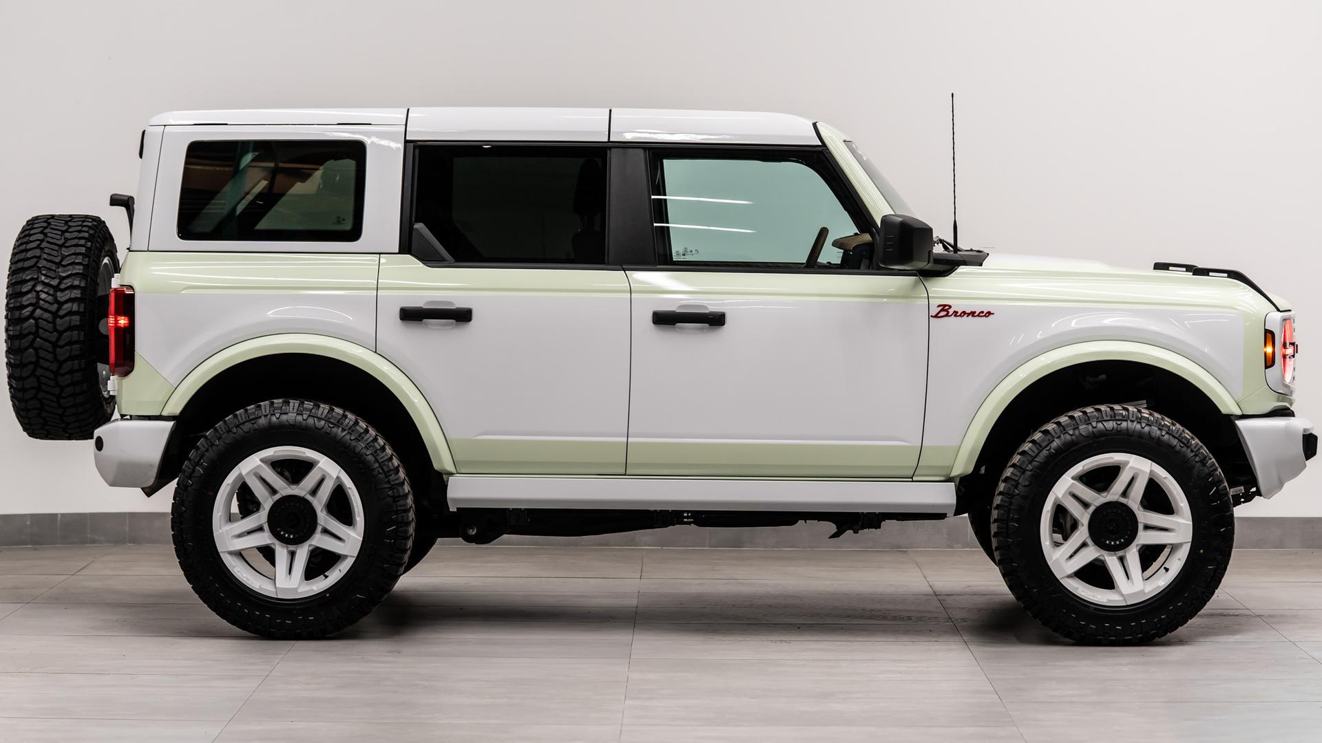 2025 FORD BRONCO in Green, photo 8 of 60
