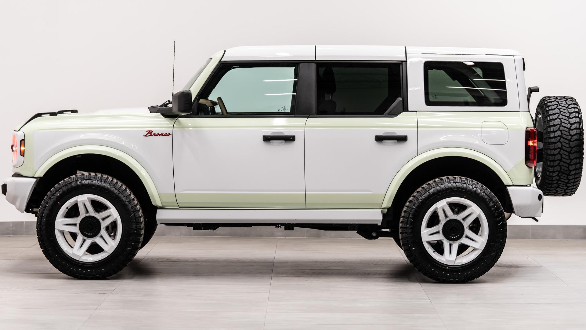 2025 FORD BRONCO in Green, photo 12 of 60