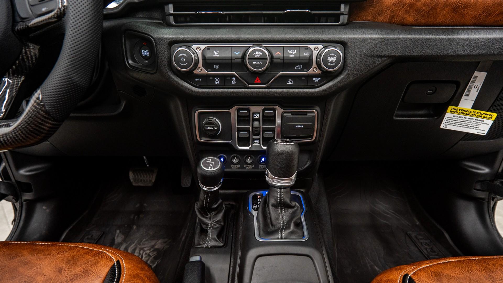 2026 JEEP GLADIATOR 4X4 in Black, photo 21 of 60